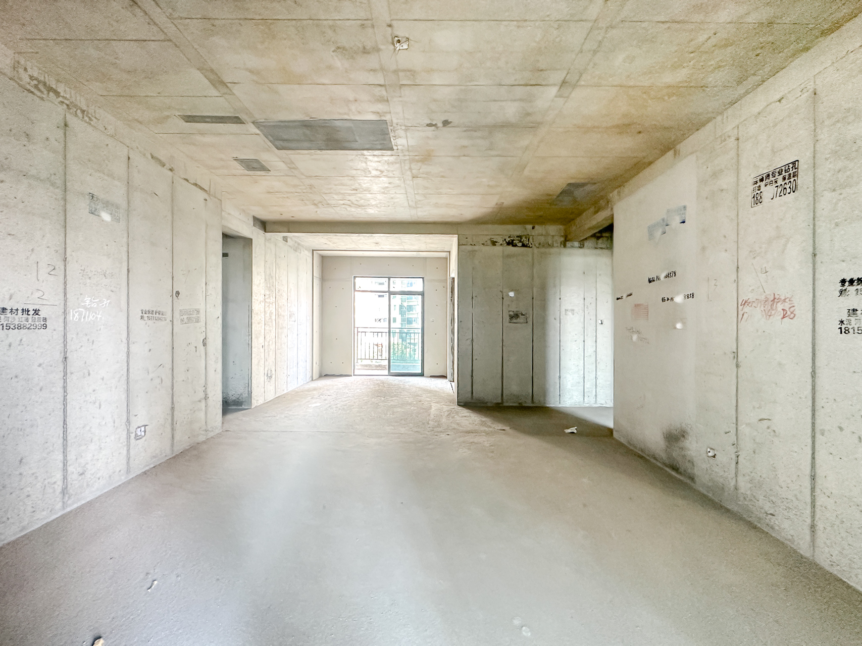 润和湘江天地E区 4室2厅2卫 170.0万 润和湘江天地E区 4室2厅2卫 170.0万客厅