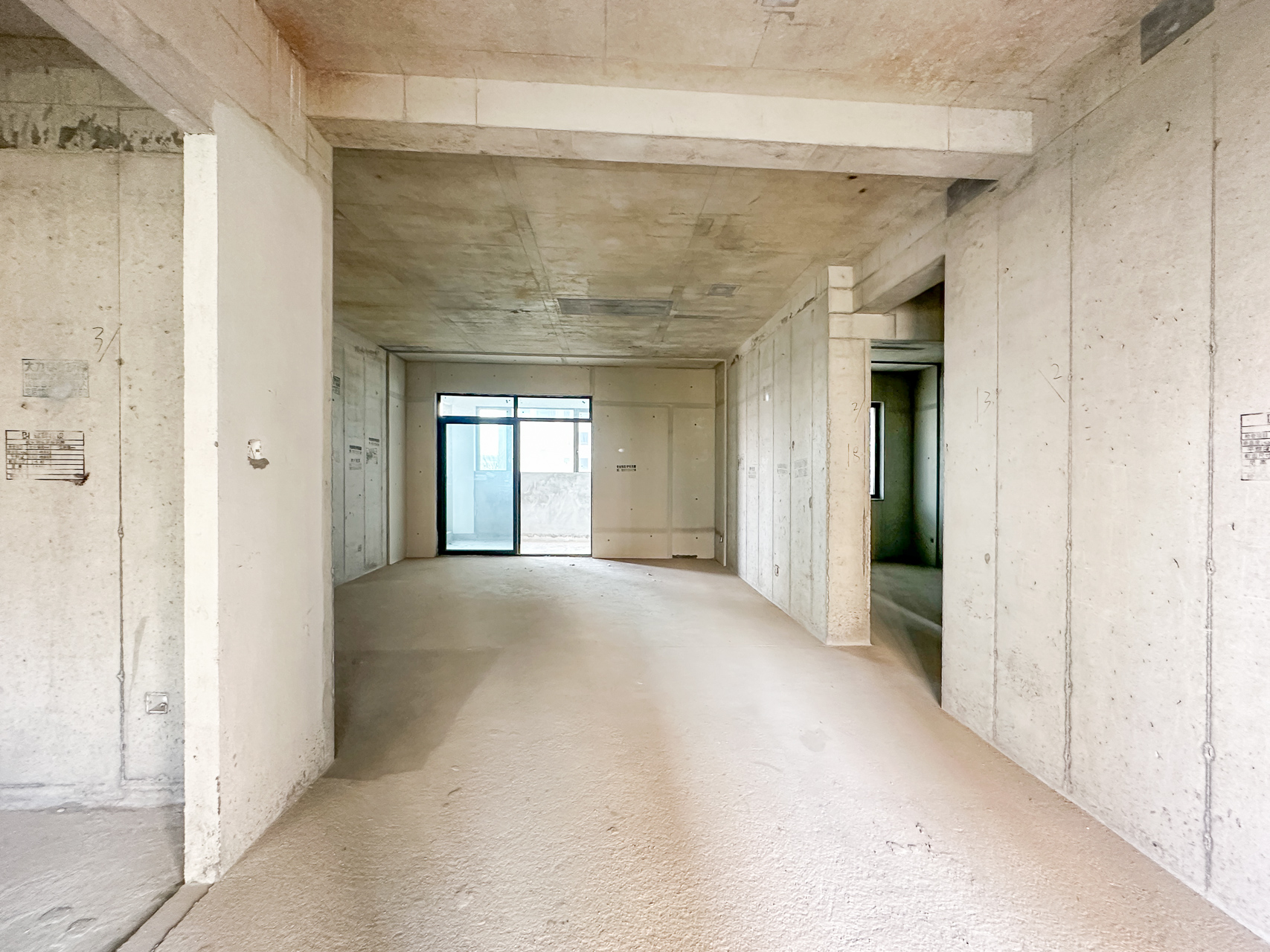 润和湘江天地E区 4室2厅2卫 170.0万 润和湘江天地E区 4室2厅2卫 170.0万客厅