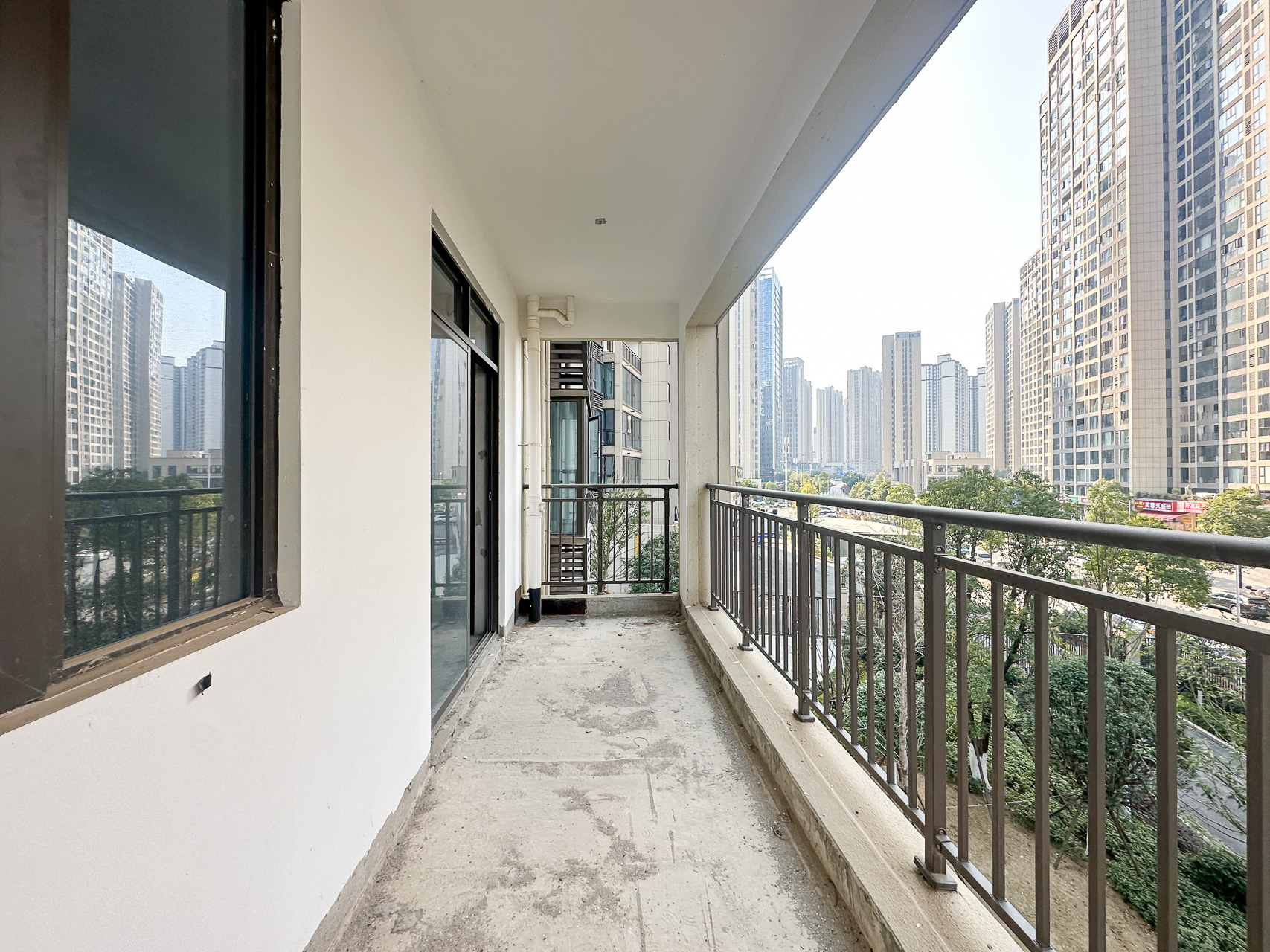 润和湘江天地E区 4室2厅2卫 170.0万 润和湘江天地E区 4室2厅2卫 170.0万阳台