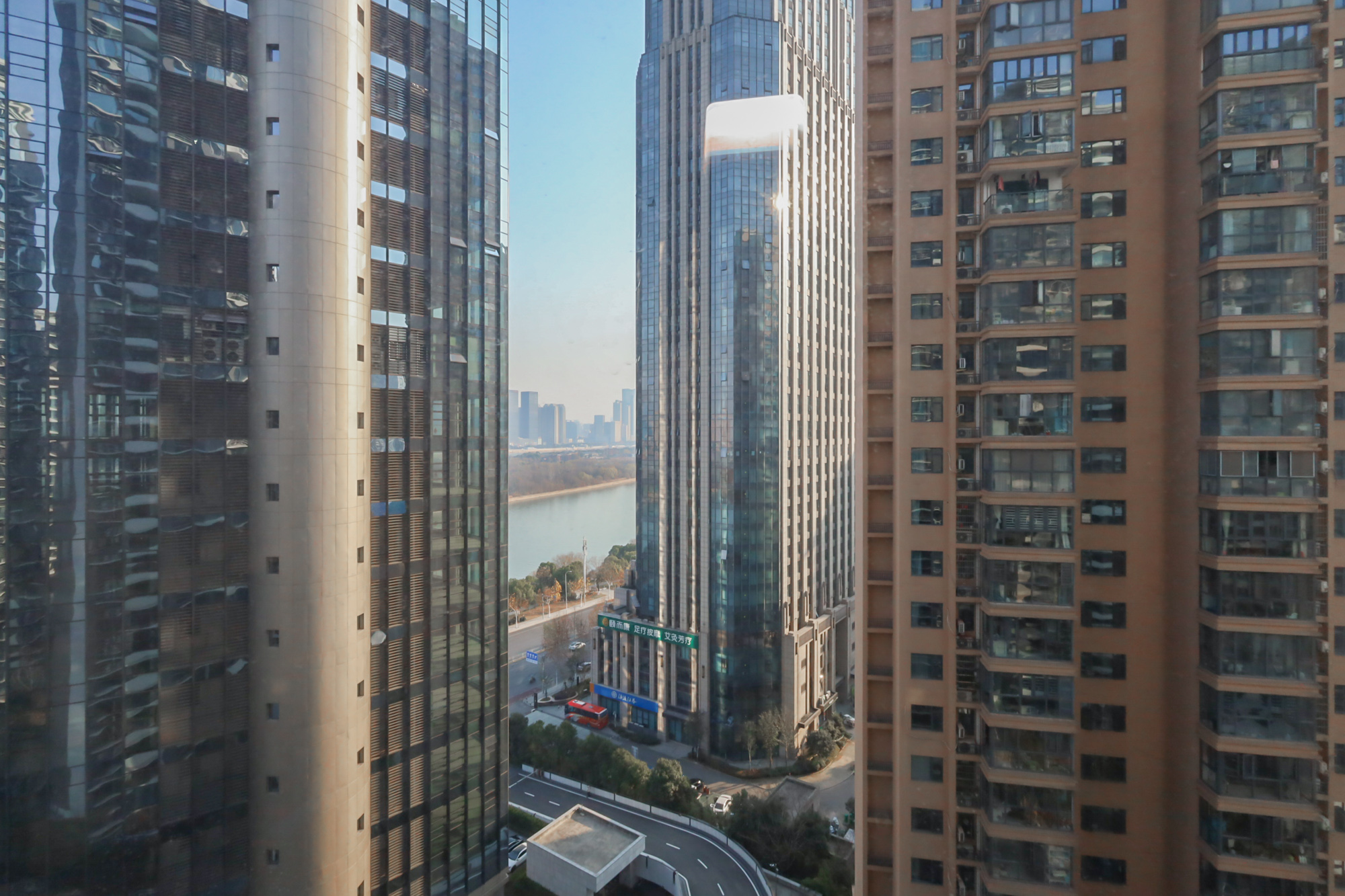 滨江府1913  4室2厅2卫   208.00万其他