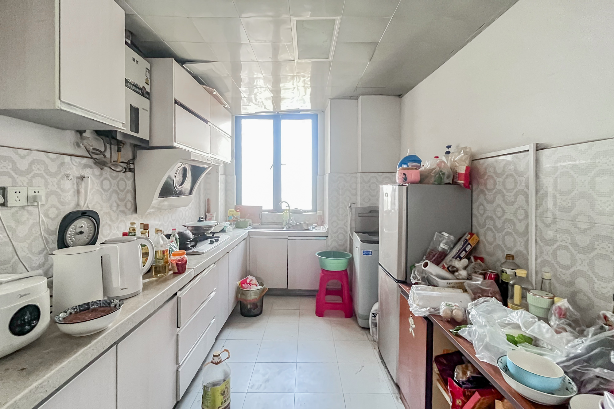 西山汇景一、二期  4室2厅2卫    239.0万 西山汇景一、二期  4室2厅2卫    239.0万厨房