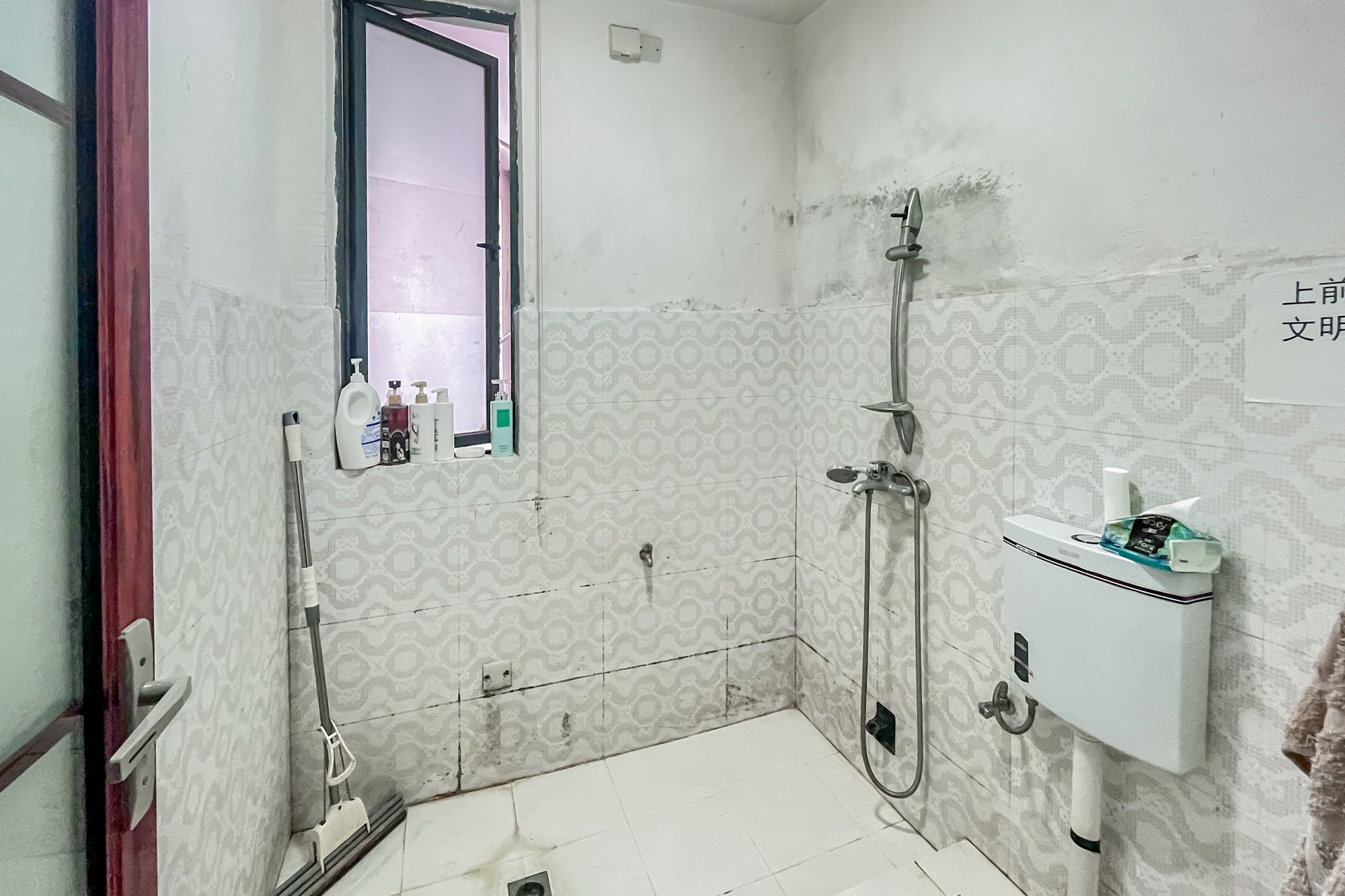 西山汇景一、二期  4室2厅2卫    239.0万卫生间