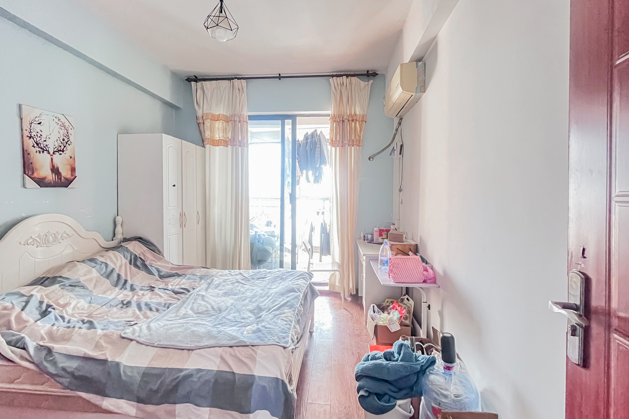 西山汇景一、二期  4室2厅2卫    239.0万 西山汇景一、二期  4室2厅2卫    239.0万卧室