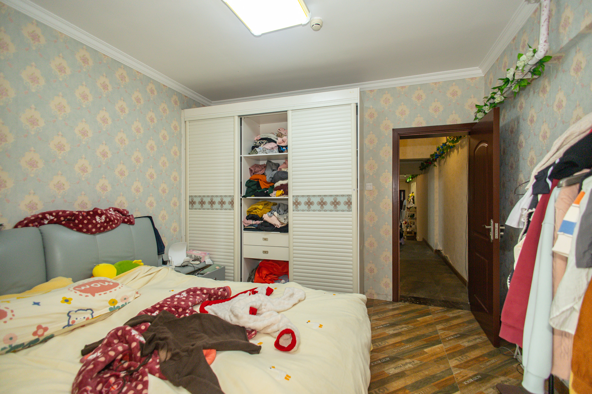 新长海广场  3室1厅1卫    43.8万 新长海广场  3室1厅1卫    43.8万卧室