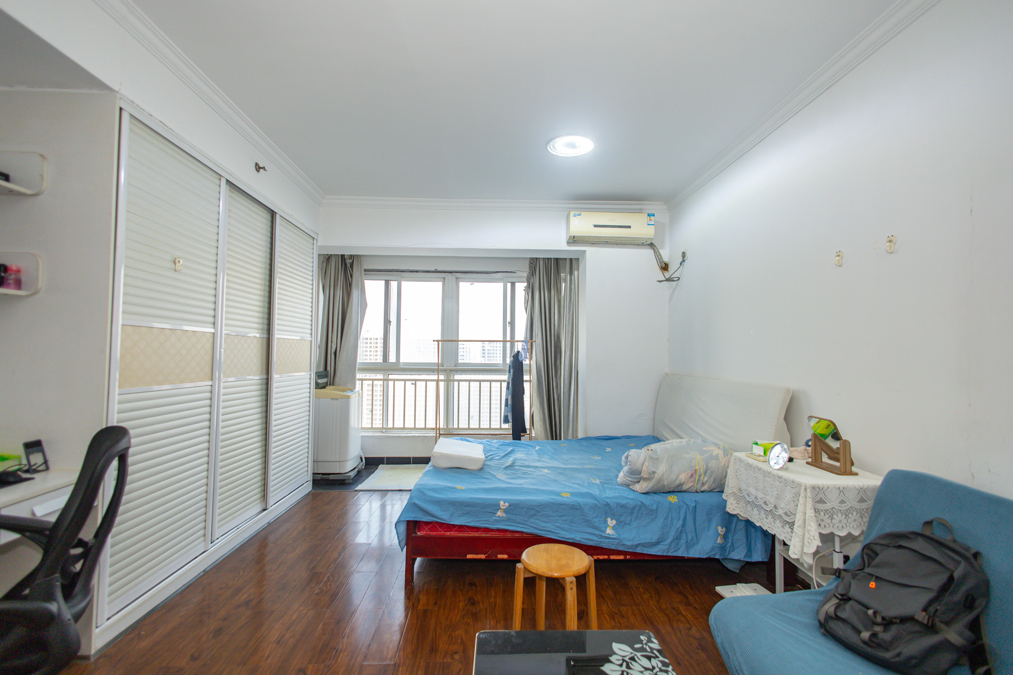 时代星城  1室1厅1卫    16.8万客厅