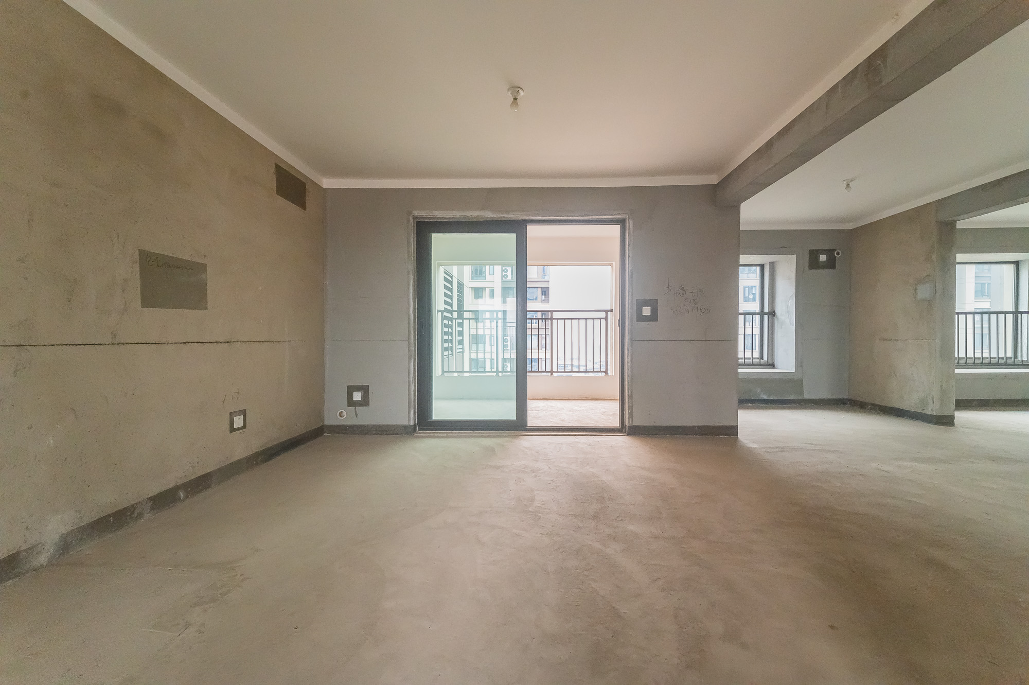 中交建发松雅院  4室2厅2卫    150.0万 中交建发松雅院  4室2厅2卫    150.0万客厅