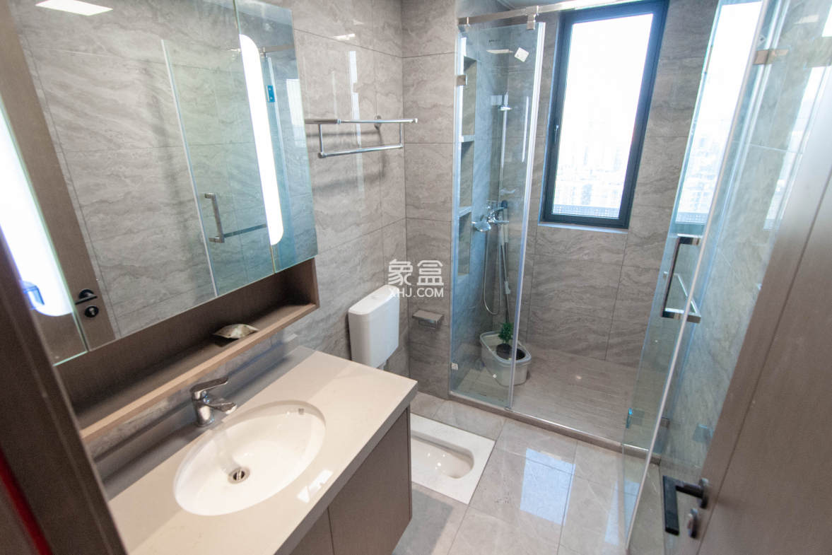 长房悦香山  4室2厅2卫    175.0万 长房悦香山  4室2厅2卫    175.0万卫生间