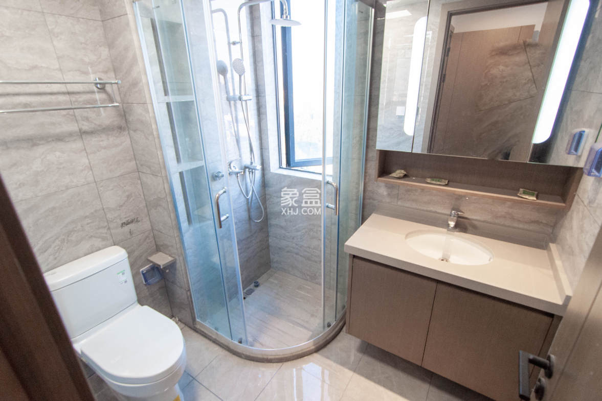 长房悦香山  4室2厅2卫    175.0万 长房悦香山  4室2厅2卫    175.0万卫生间