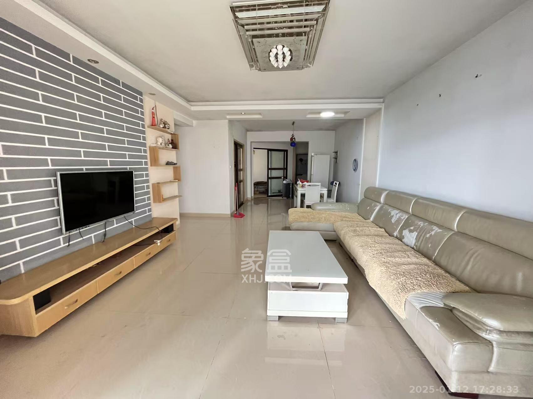 南郡明珠 3室2厅2卫 1600.0元/月 南郡明珠 3室2厅2卫 1600.0元/月室内图