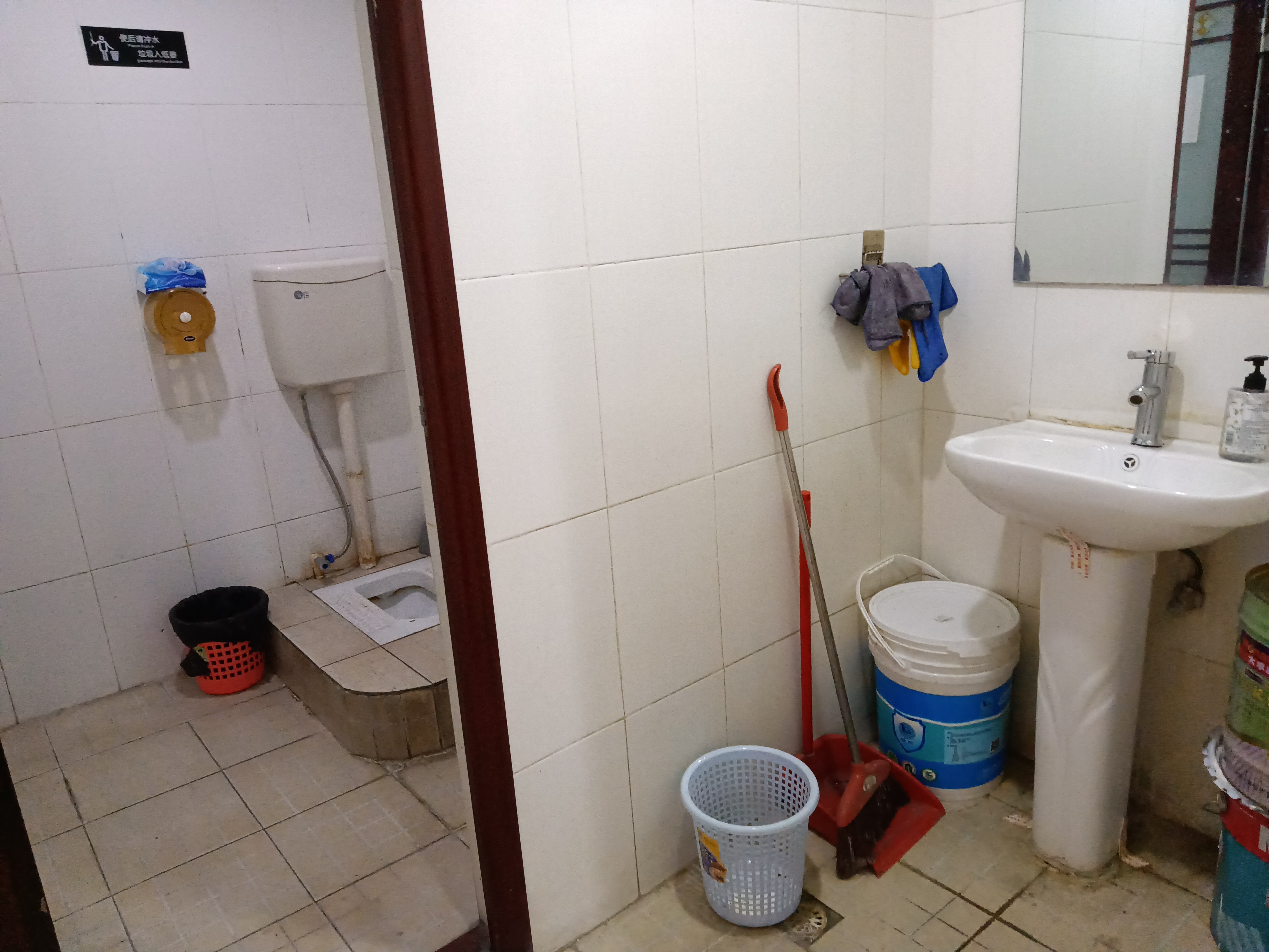 海涯大厦 1室1厅1卫 8000.0元/月 海涯大厦 1室1厅1卫 8000.0元/月室内图