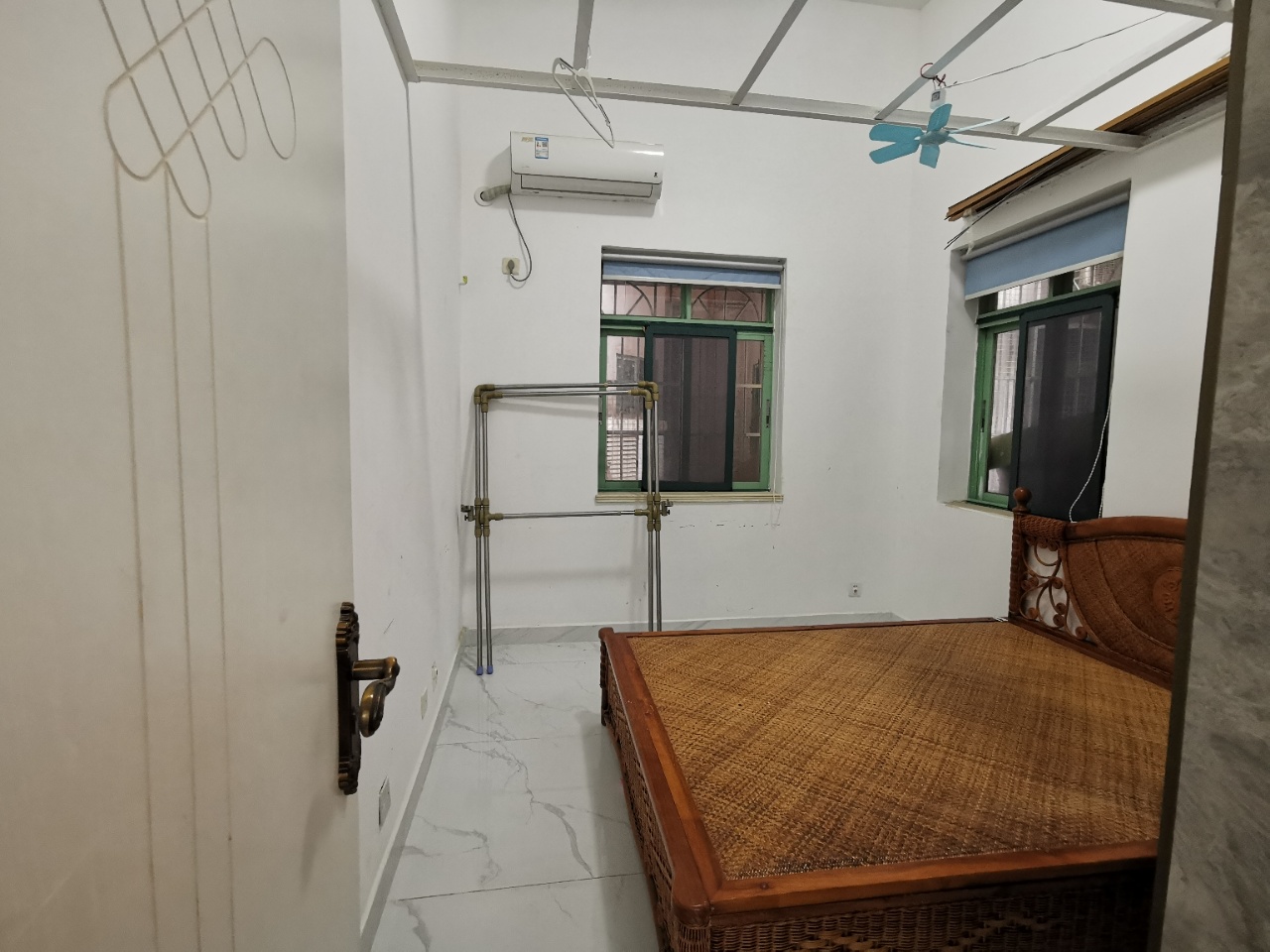 置地花园 4室2厅1卫 150.0万 置地花园 4室2厅1卫 150.0万客厅