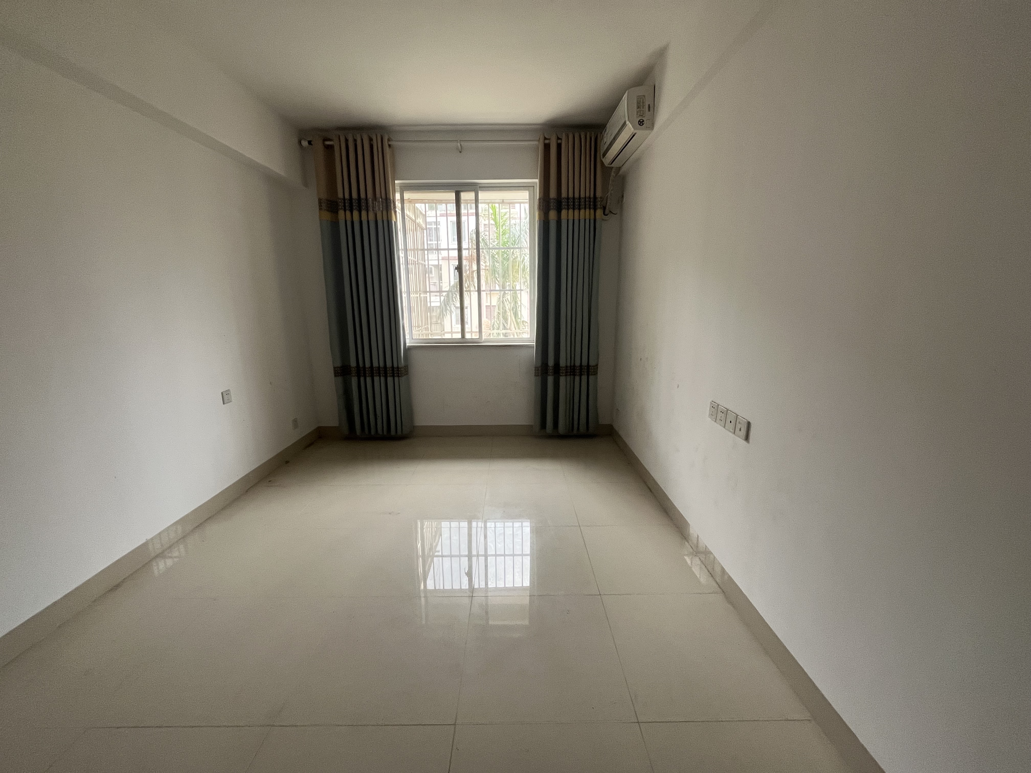 天上人间 3室2厅2卫 180.0万 天上人间 3室2厅2卫 180.0万室内图