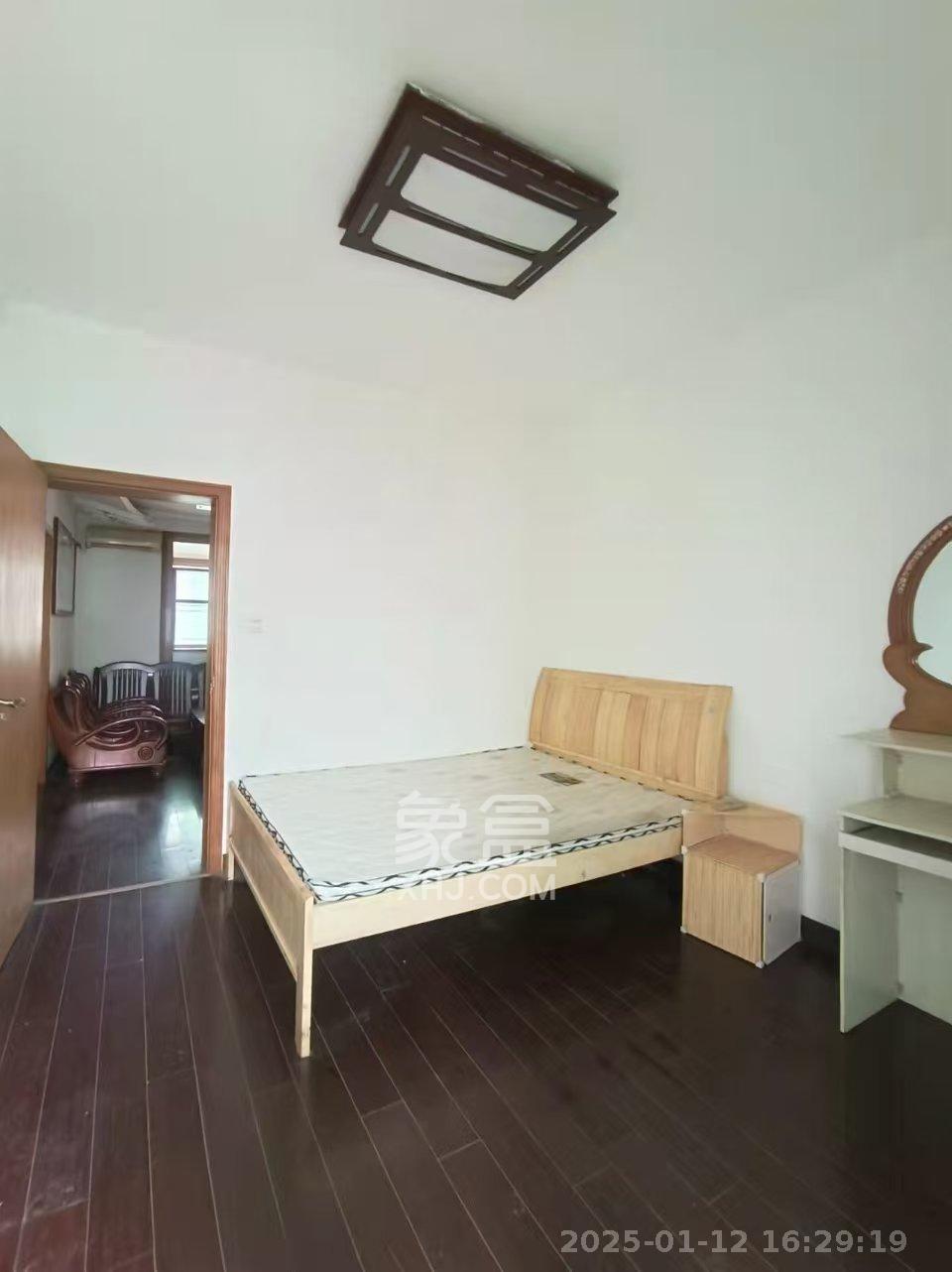 市城建开发公司文艺路宿舍  3室1厅1卫   1800.00元/月室内图