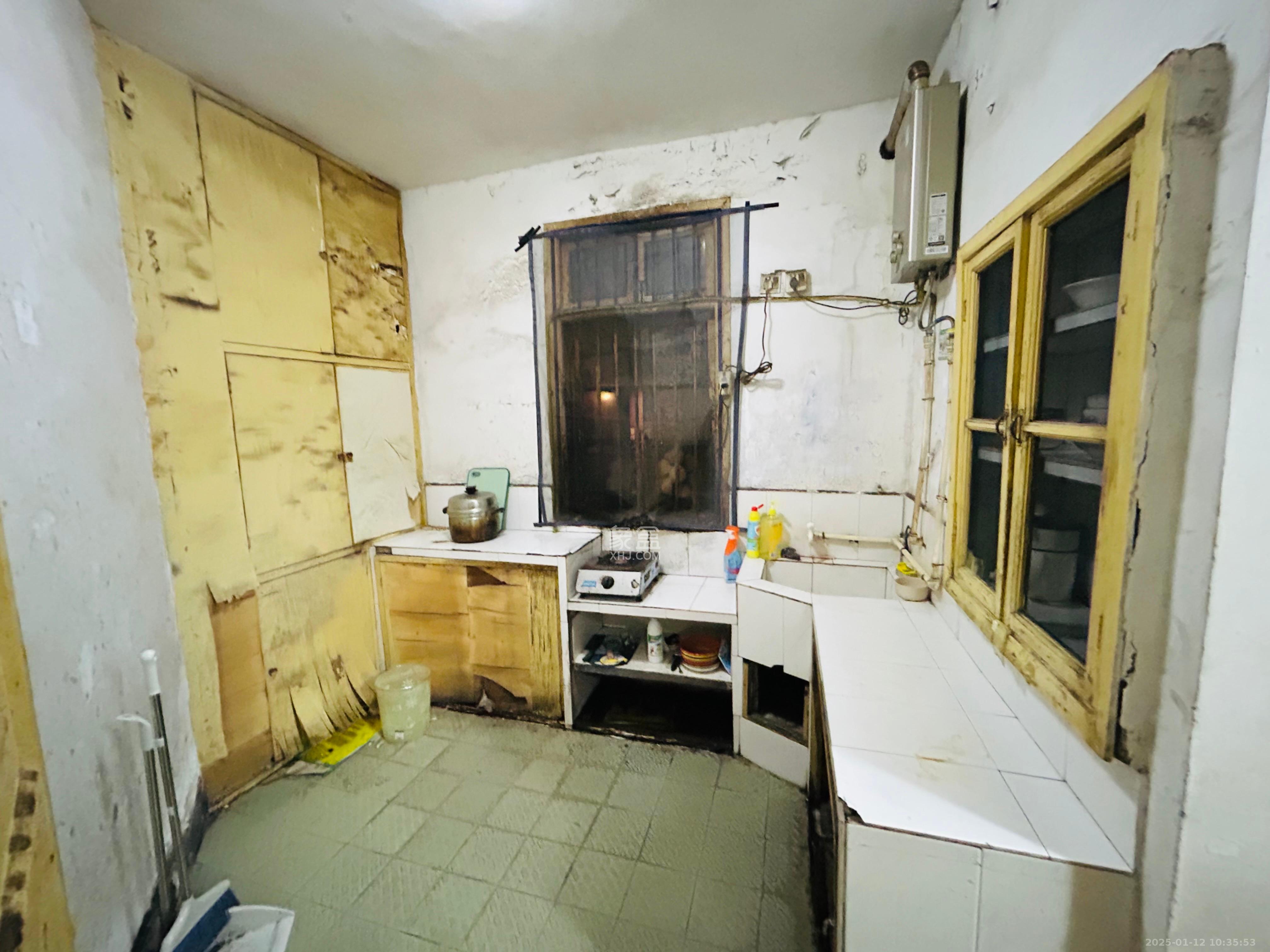 彩霞花园 3室1厅1卫 950.0元/月 彩霞花园 3室1厅1卫 950.0元/月室内图