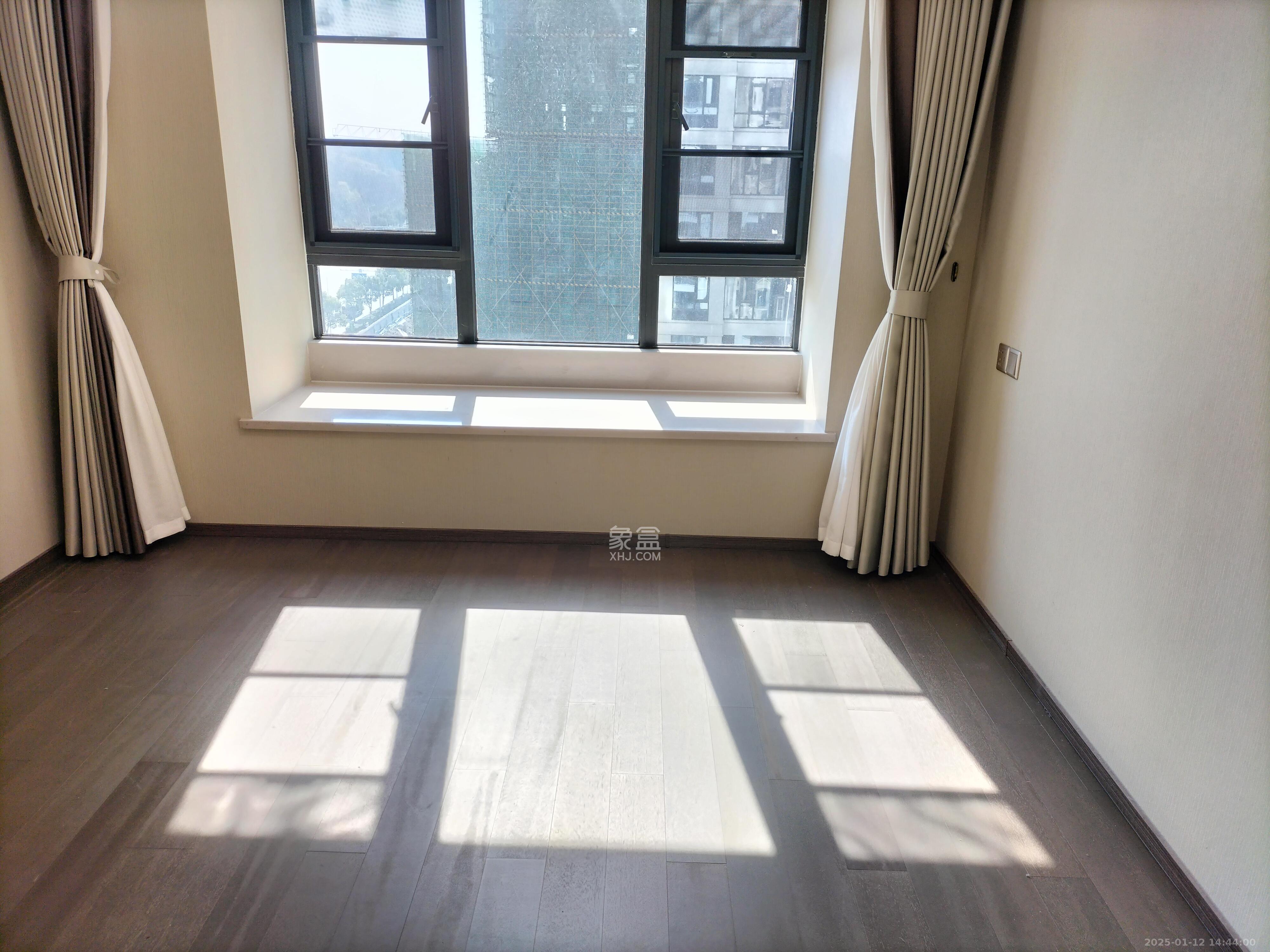 龙湖春江天曜一期 4室2厅2卫 4000.0元/月 龙湖春江天曜一期 4室2厅2卫 4000.0元/月室内图