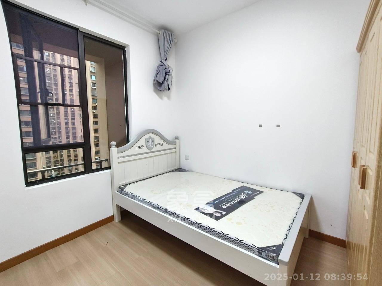 东合新苑  3室2厅2卫    2600.0元/月 东合新苑  3室2厅2卫    2600.0元/月室内图