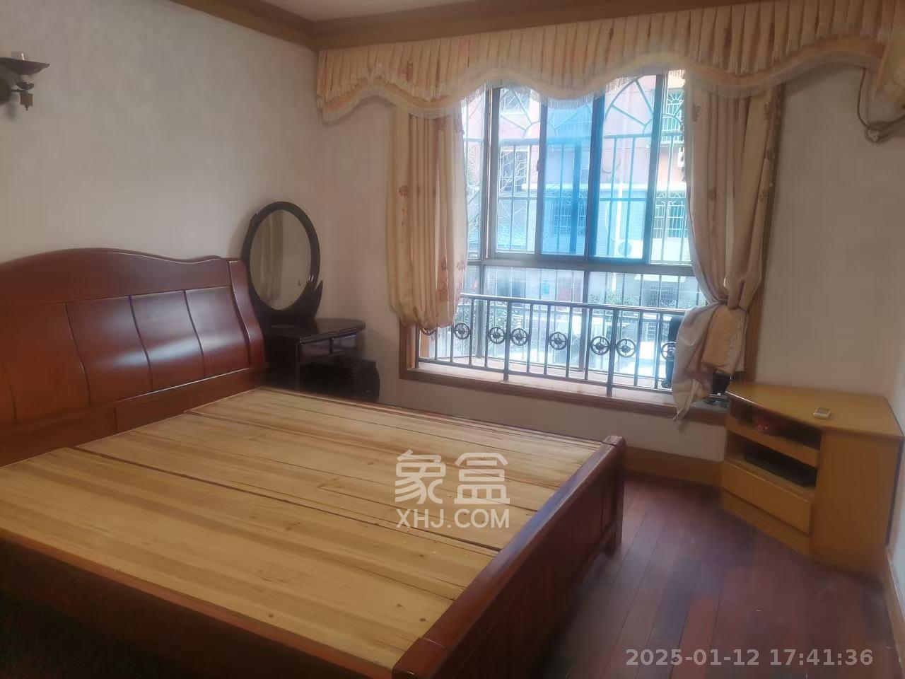阳明山庄  3室2厅2卫   2400.00元/月室内图