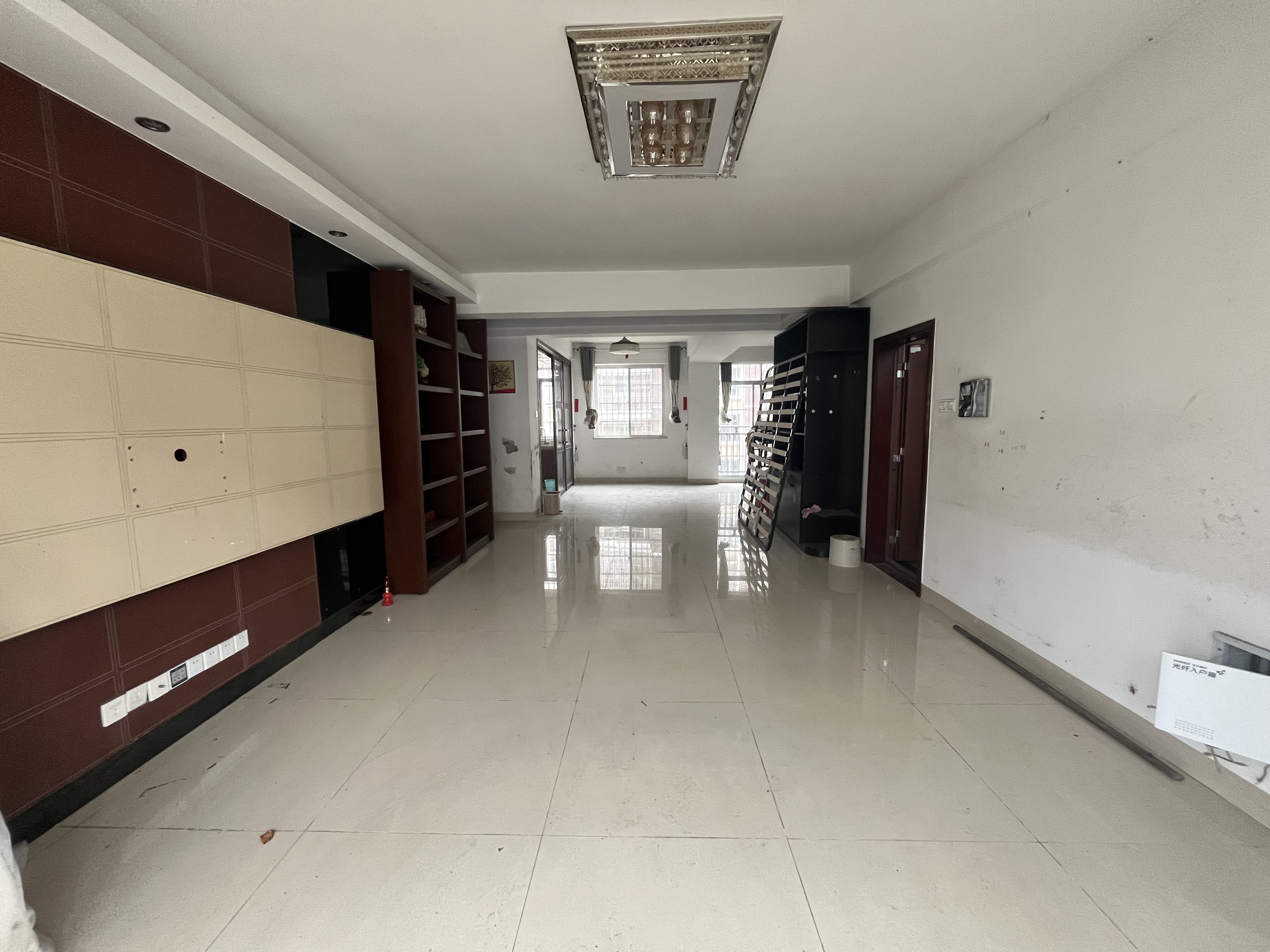 天上人间 3室2厅2卫 180.0万 天上人间 3室2厅2卫 180.0万室内图