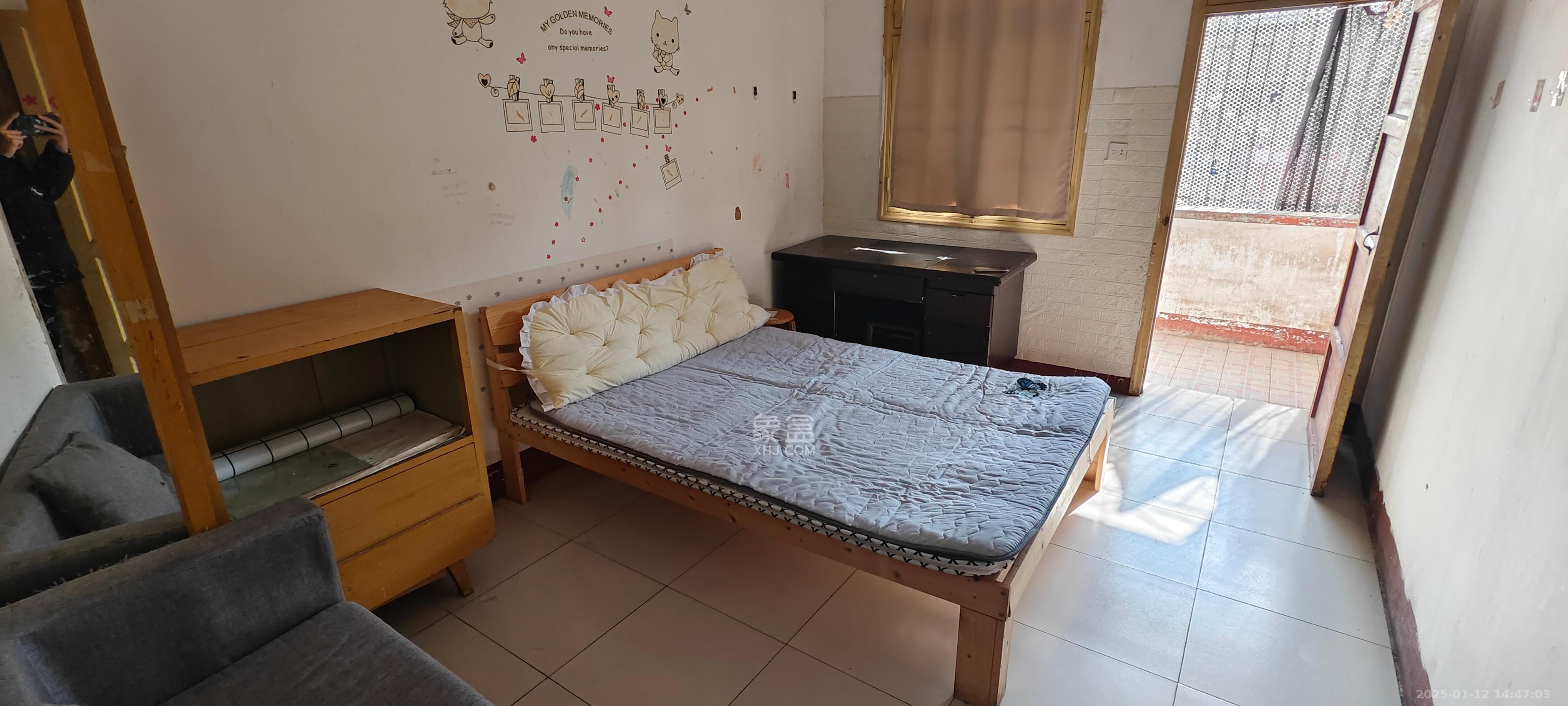 望岳村 2室1厅1卫 800.0元/月 望岳村 2室1厅1卫 800.0元/月室内图