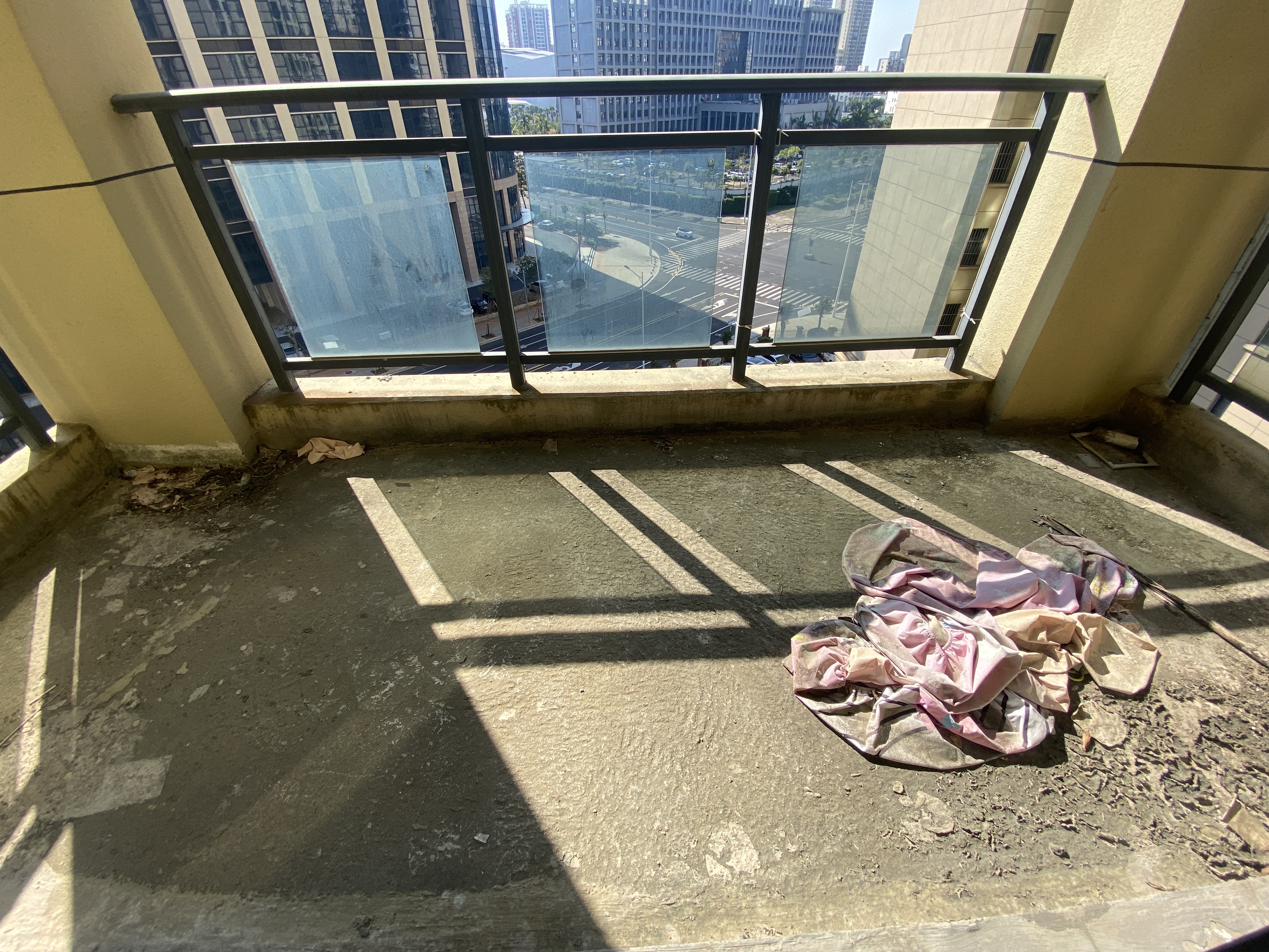 滨江帝景四期 3室1厅2卫 190.0万 滨江帝景四期 3室1厅2卫 190.0万阳台