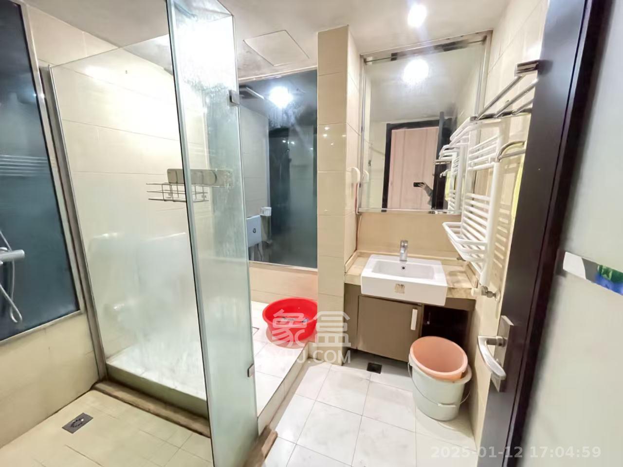 阳光100三期  3室2厅1卫   3000.00元/月室内图