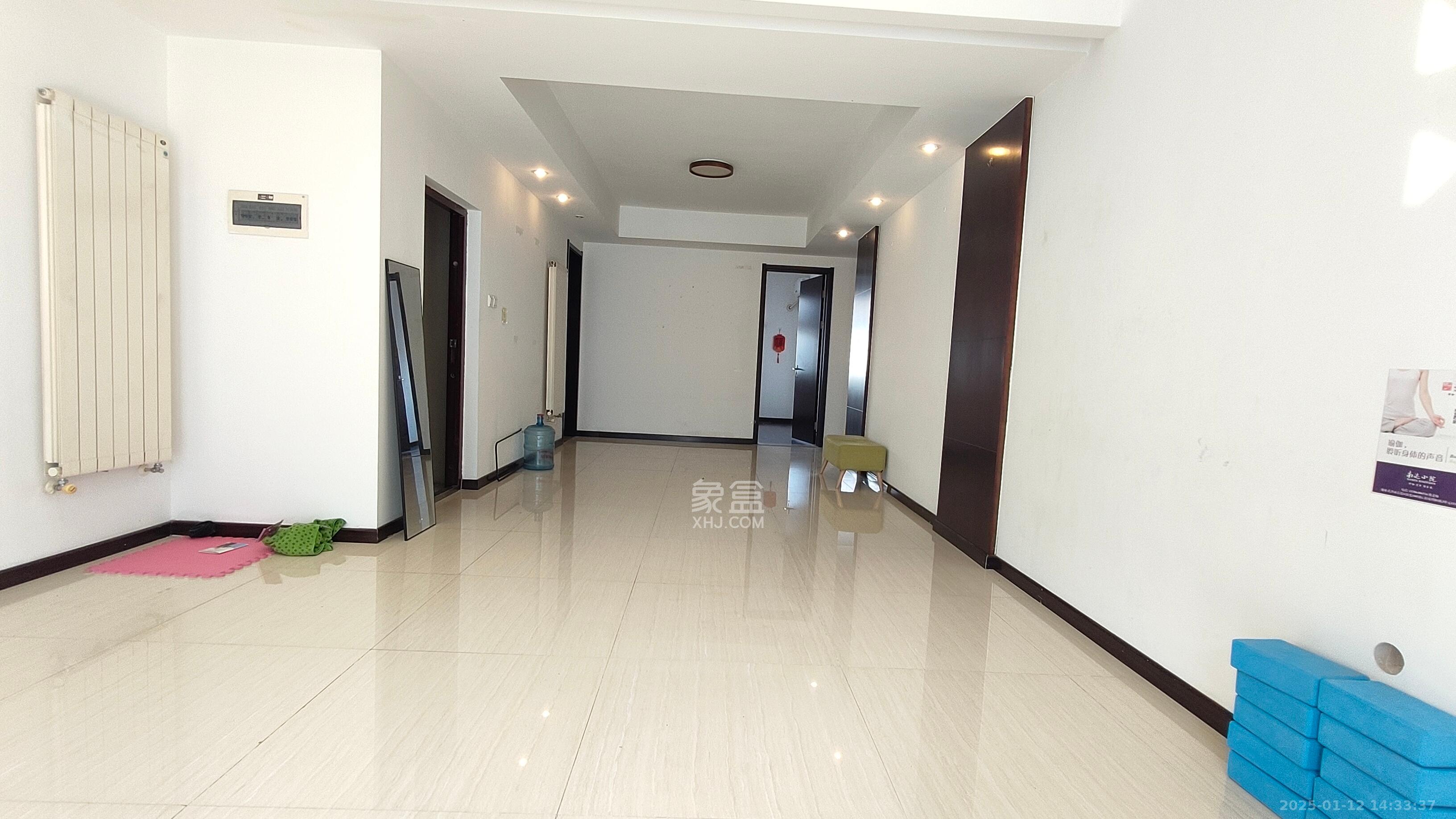 阳光100三期  3室2厅2卫   2600.00元/月室内图