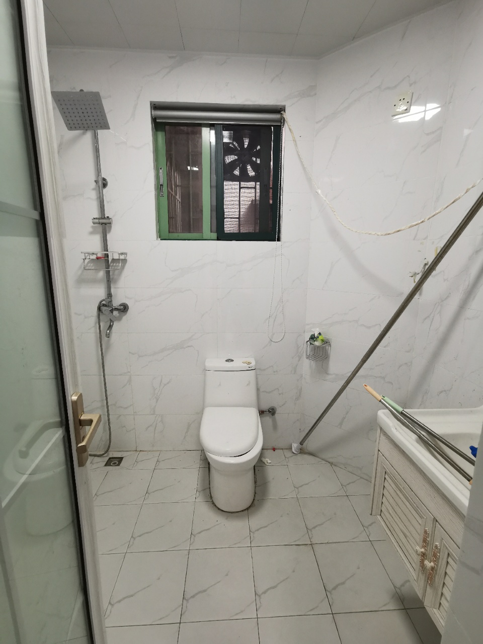 置地花园 4室2厅1卫 150.0万 置地花园 4室2厅1卫 150.0万客厅