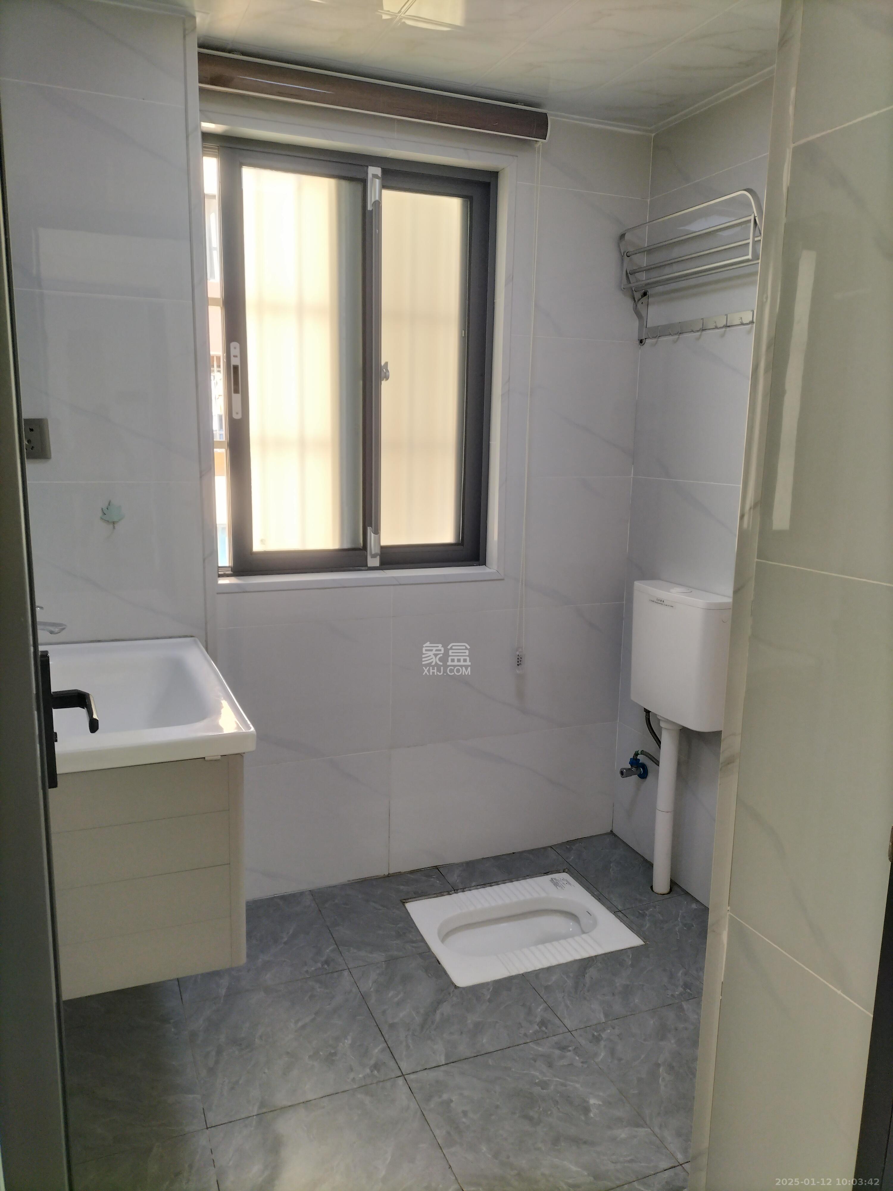 嘉荣苑 3室2厅1卫 2600.0元/月 嘉荣苑 3室2厅1卫 2600.0元/月室内图