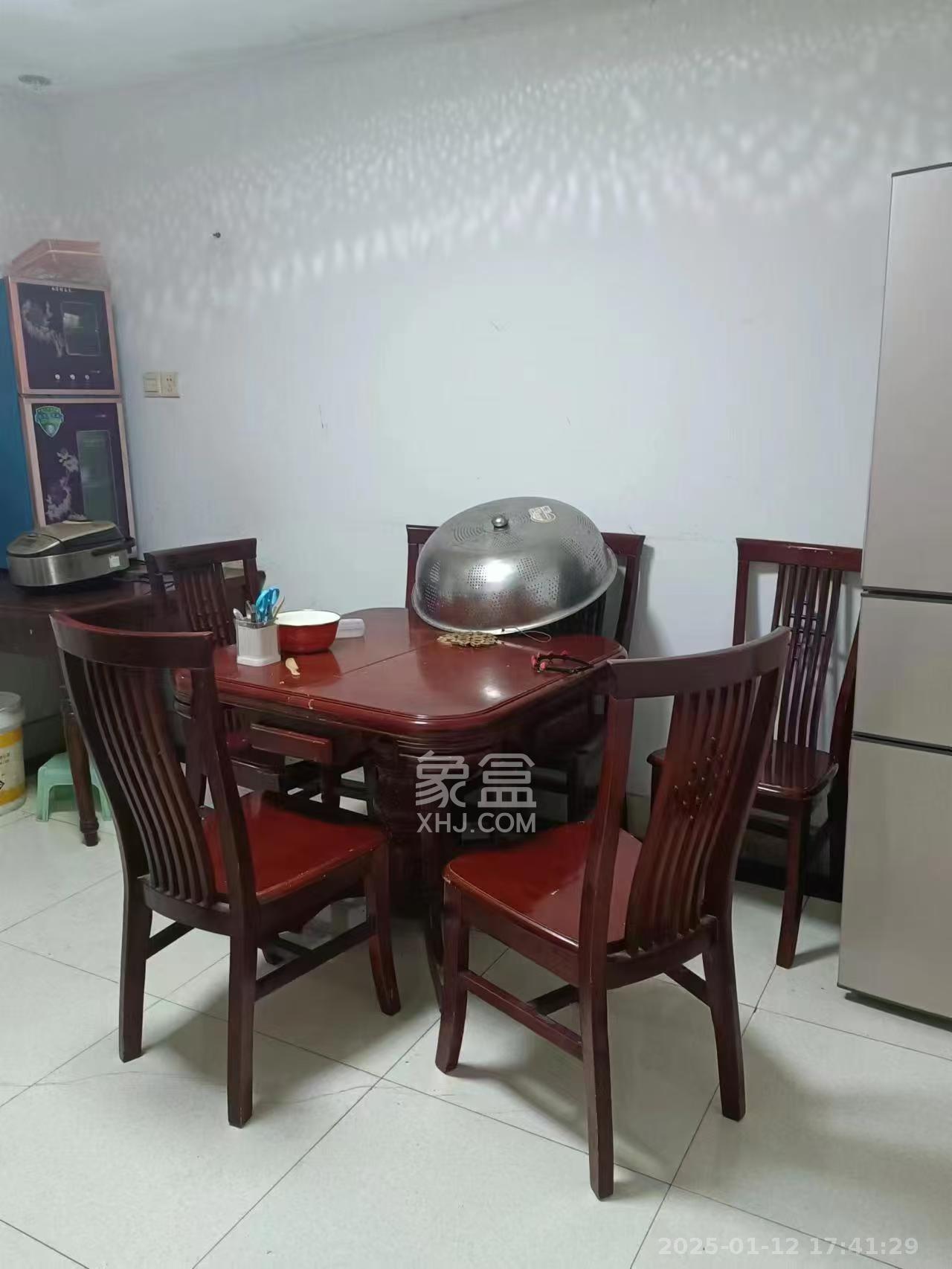 阳明山庄  3室2厅2卫   2400.00元/月室内图
