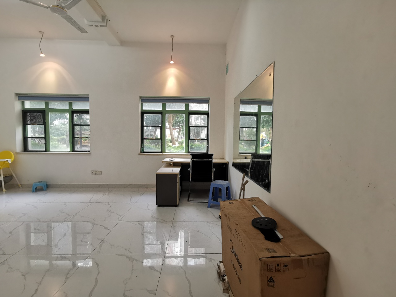 置地花园 4室2厅1卫 150.0万 置地花园 4室2厅1卫 150.0万客厅