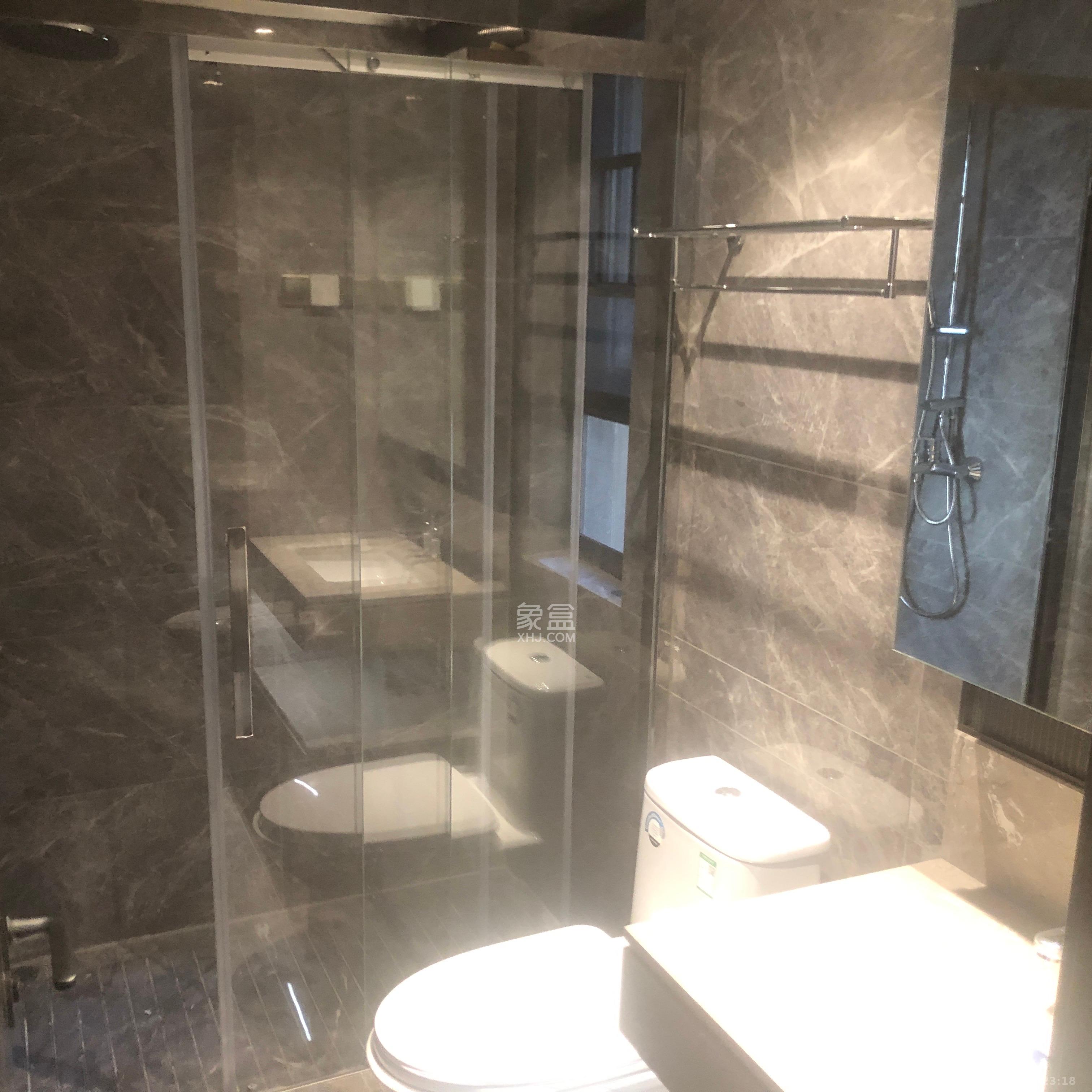 荣盛城 4室2厅2卫 2500.0元/月 荣盛城 4室2厅2卫 2500.0元/月室内图