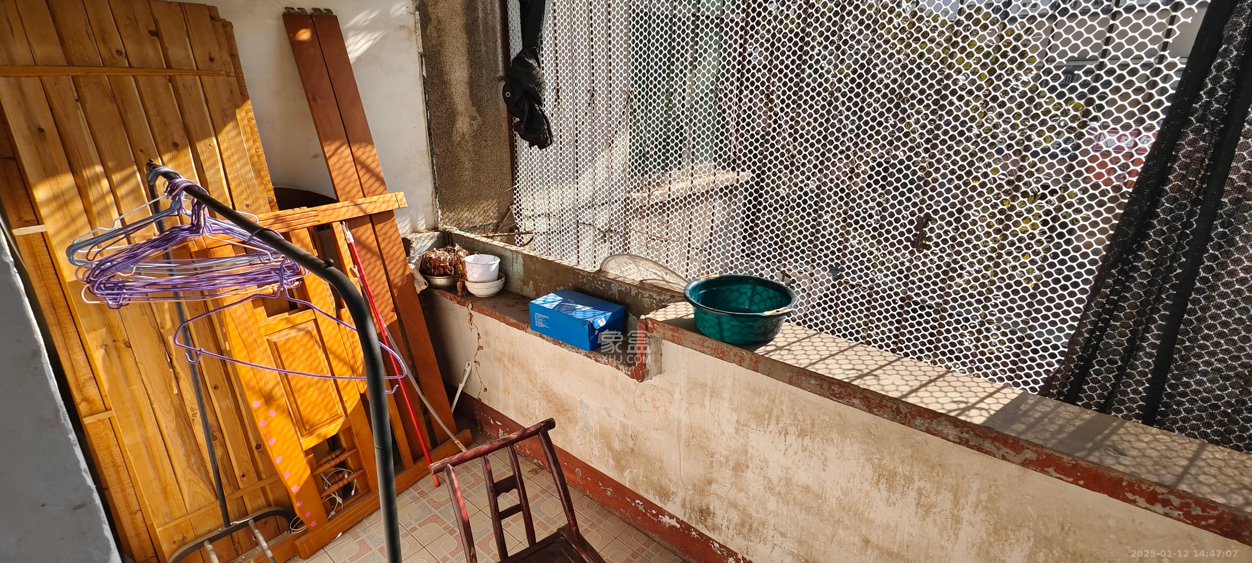 望岳村 2室1厅1卫 800.0元/月 望岳村 2室1厅1卫 800.0元/月室内图