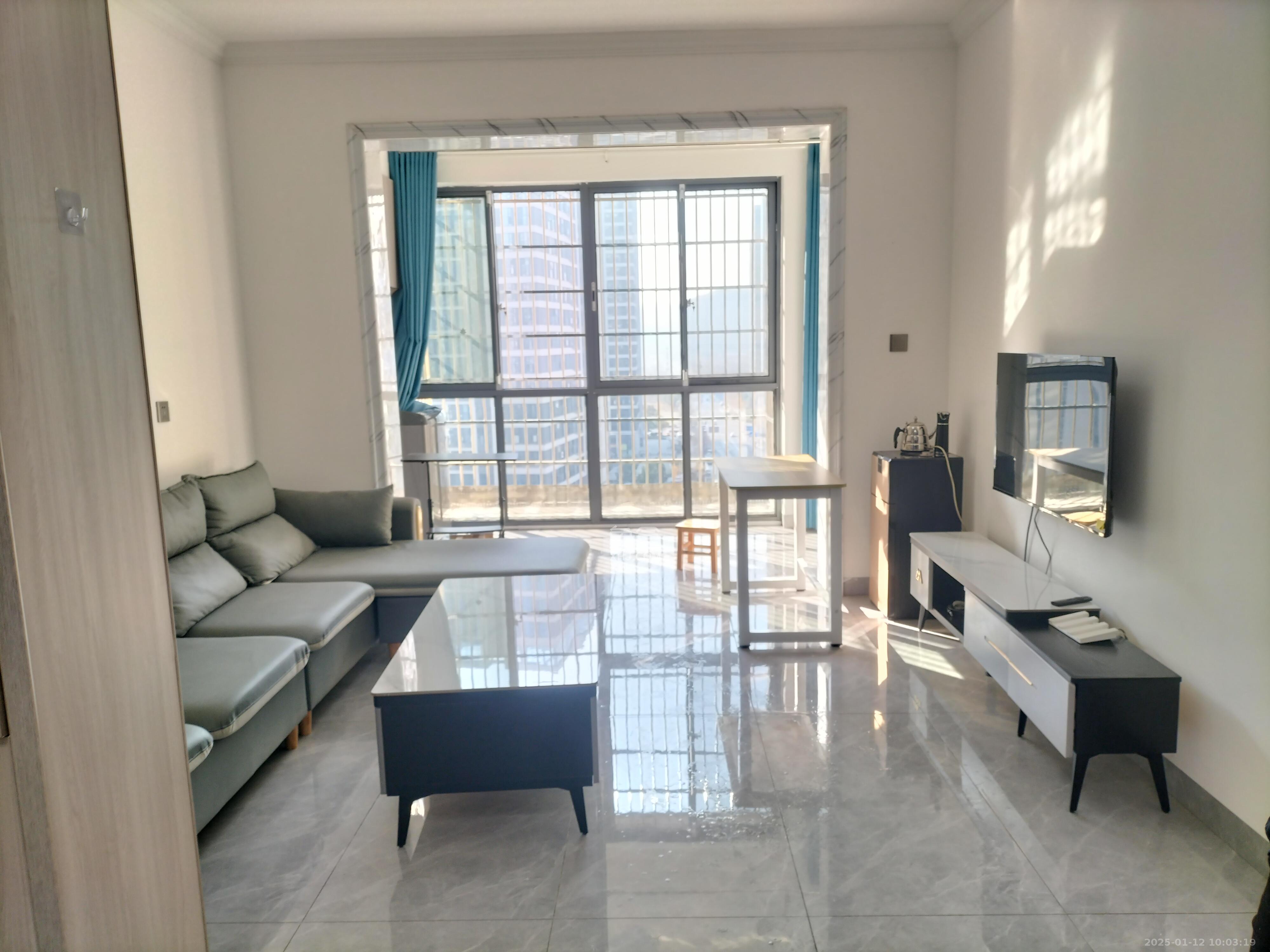 嘉荣苑 3室2厅1卫 2600.0元/月 嘉荣苑 3室2厅1卫 2600.0元/月室内图