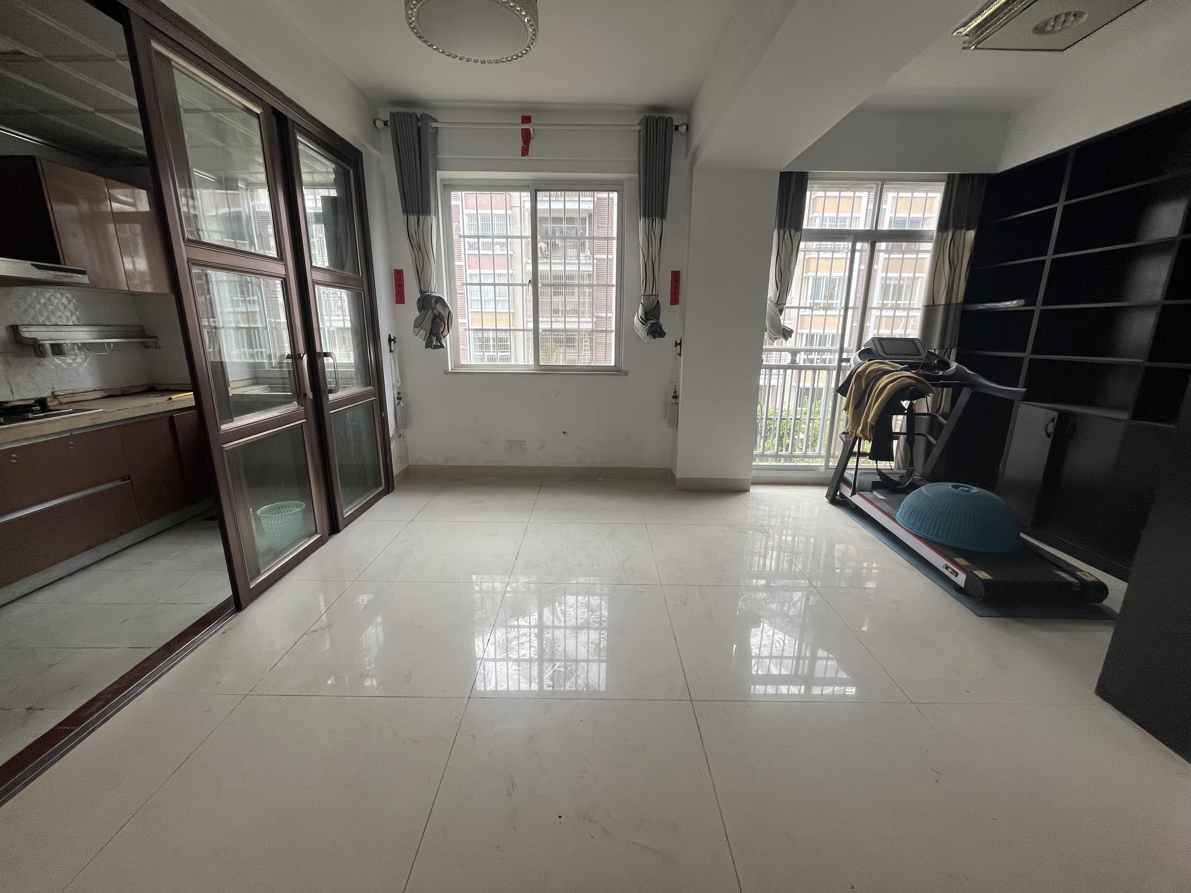 天上人间 3室2厅2卫 180.0万 天上人间 3室2厅2卫 180.0万室内图