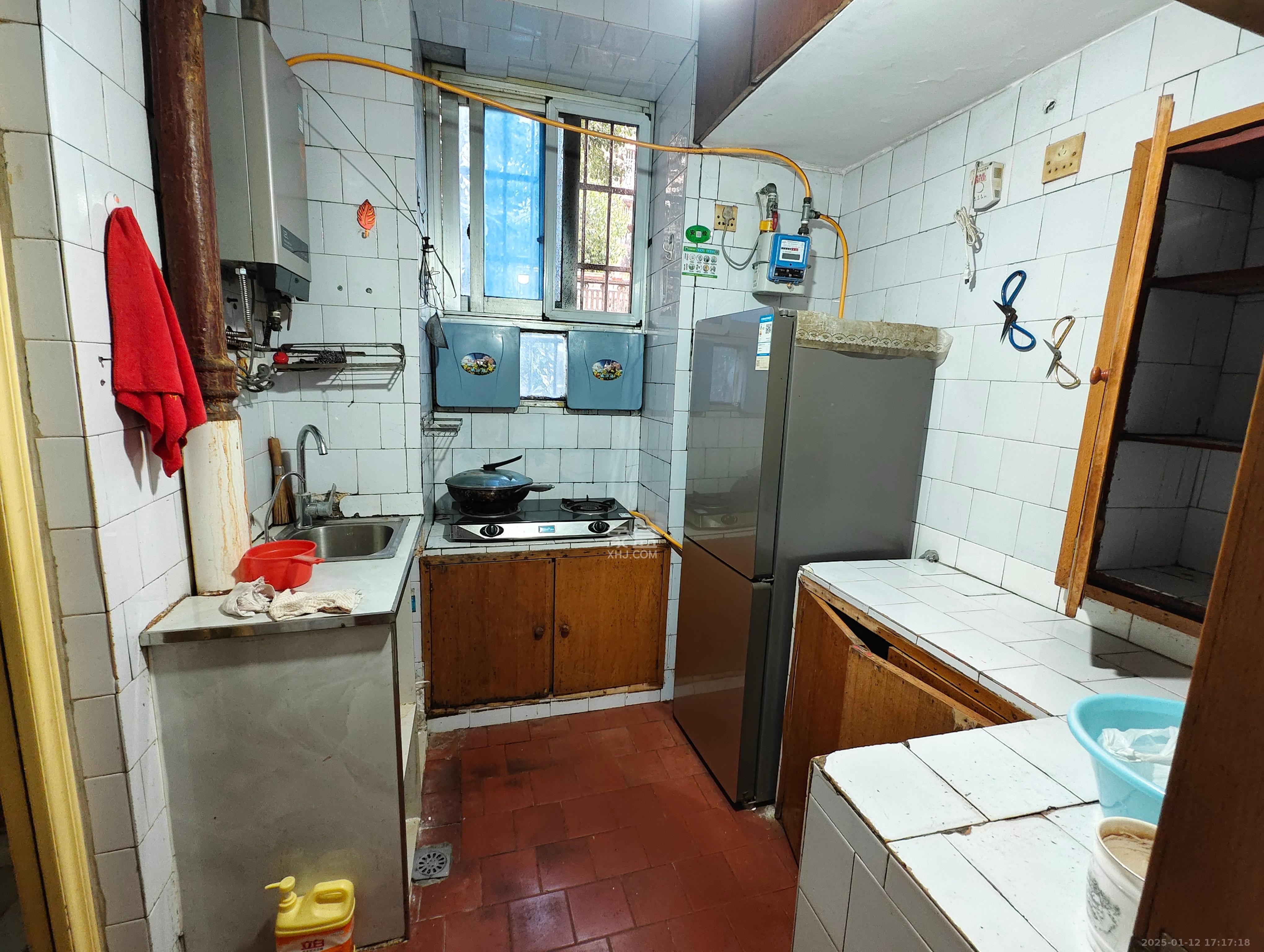 望岳村 1室1厅1卫 1300.0元/月 望岳村 1室1厅1卫 1300.0元/月室内图