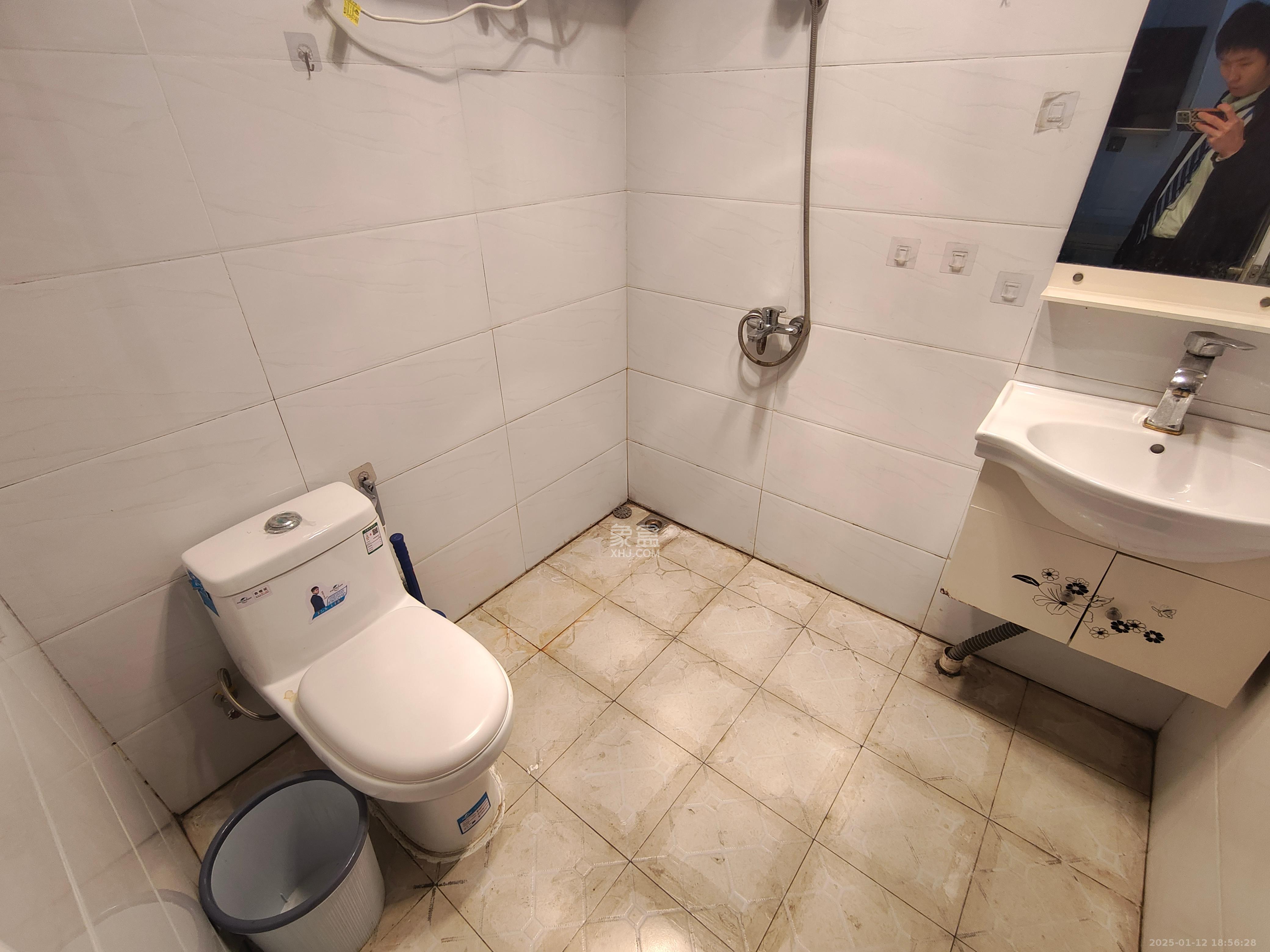 金南家园一期 3室2厅1卫 2100.0元/月 金南家园一期 3室2厅1卫 2100.0元/月室内图