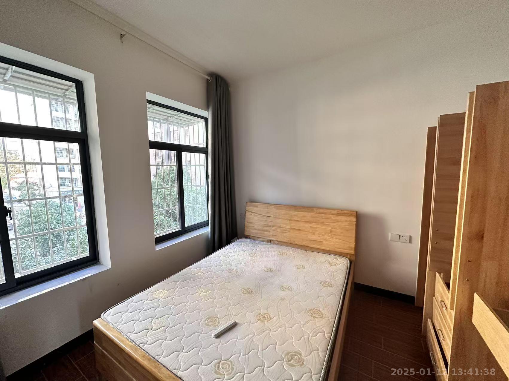 新塘家园安置小区 3室2厅2卫 1800.0元/月 新塘家园安置小区 3室2厅2卫 1800.0元/月室内图