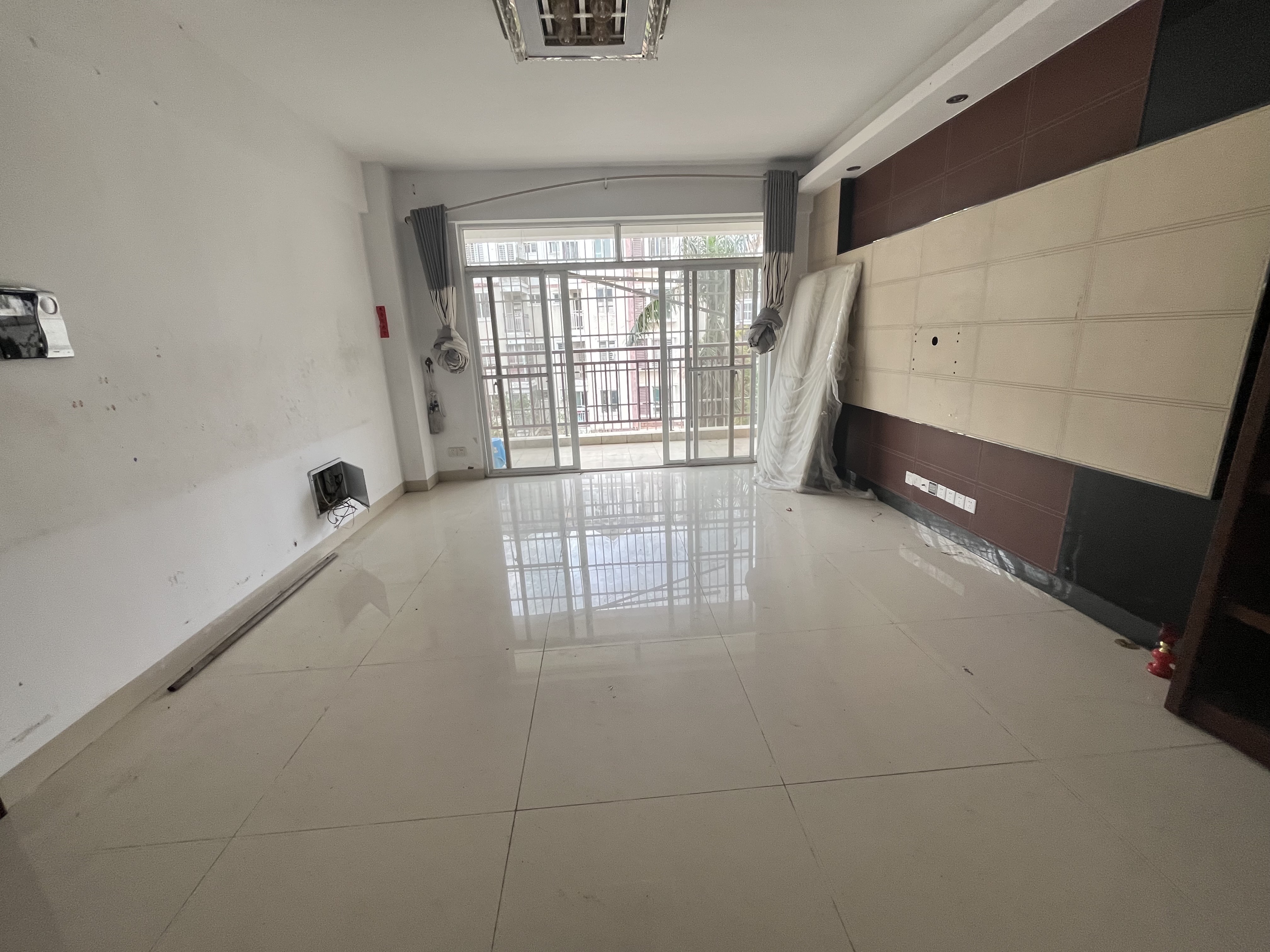 天上人间 3室2厅2卫 180.0万 天上人间 3室2厅2卫 180.0万室内图