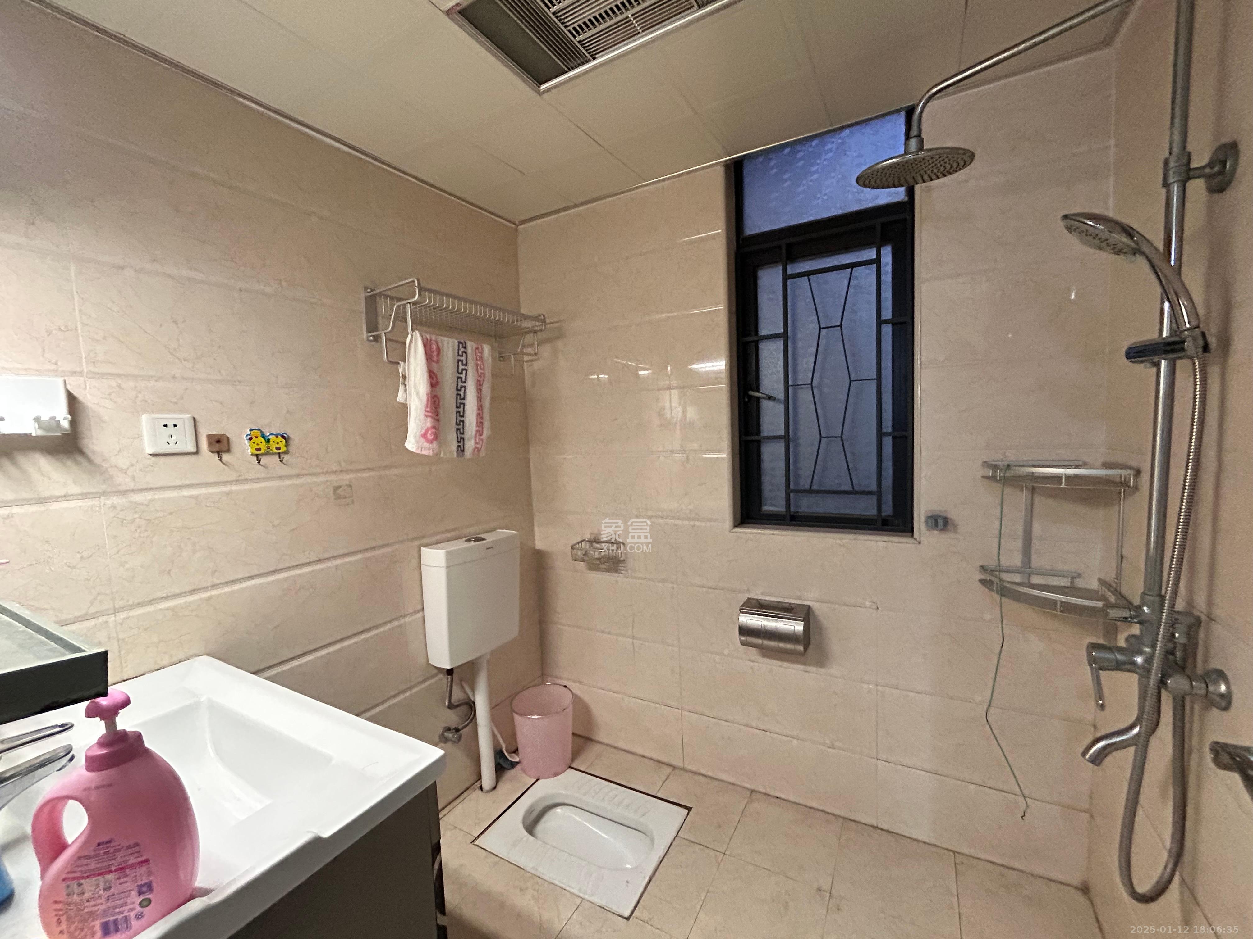 蓝山郡 3室2厅2卫 2000.0元/月 蓝山郡 3室2厅2卫 2000.0元/月室内图