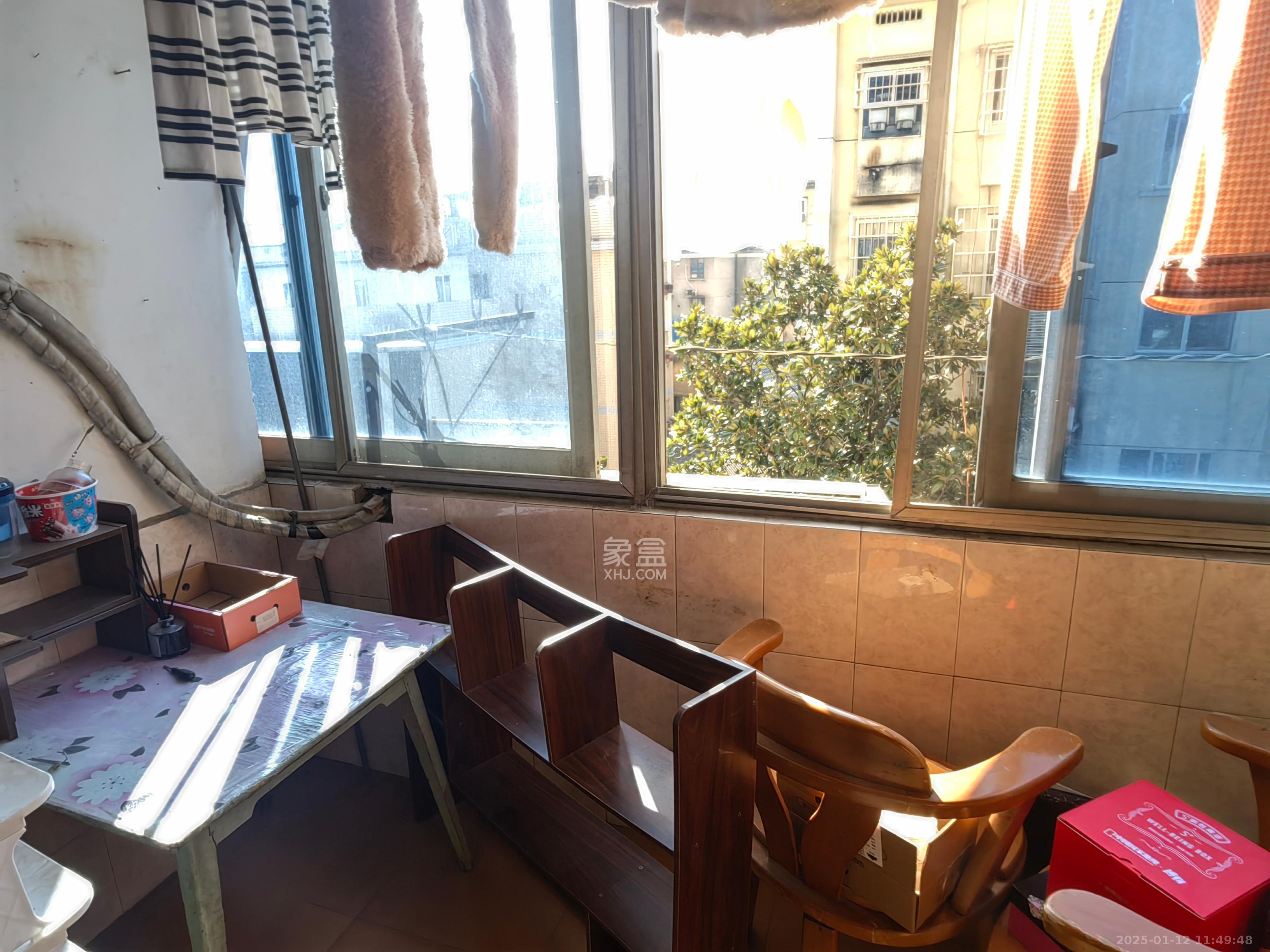 油铺街社区-人造板厂宿舍  3室2厅1卫   2000.00元/月室内图