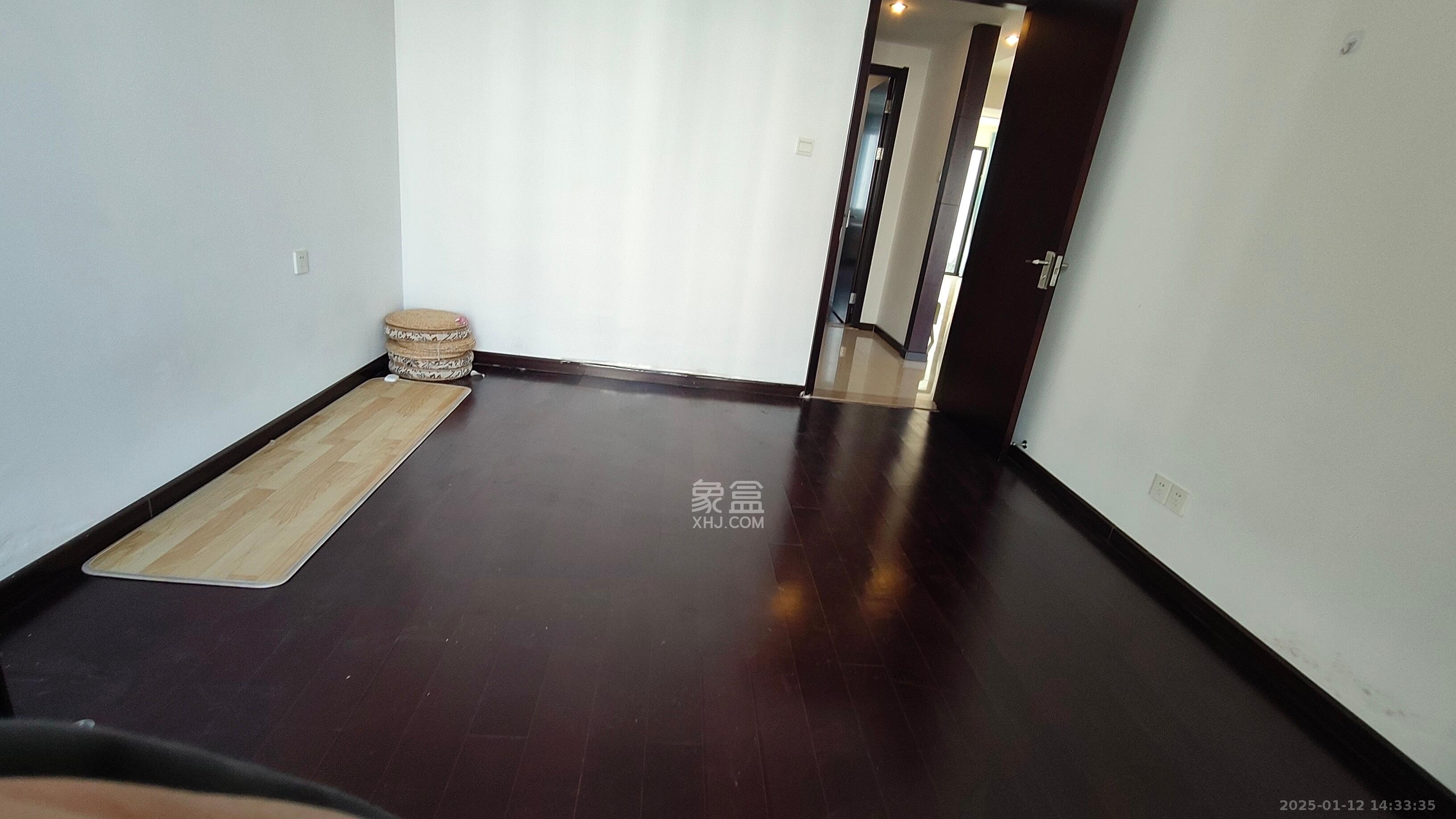 阳光100三期  3室2厅2卫   2600.00元/月