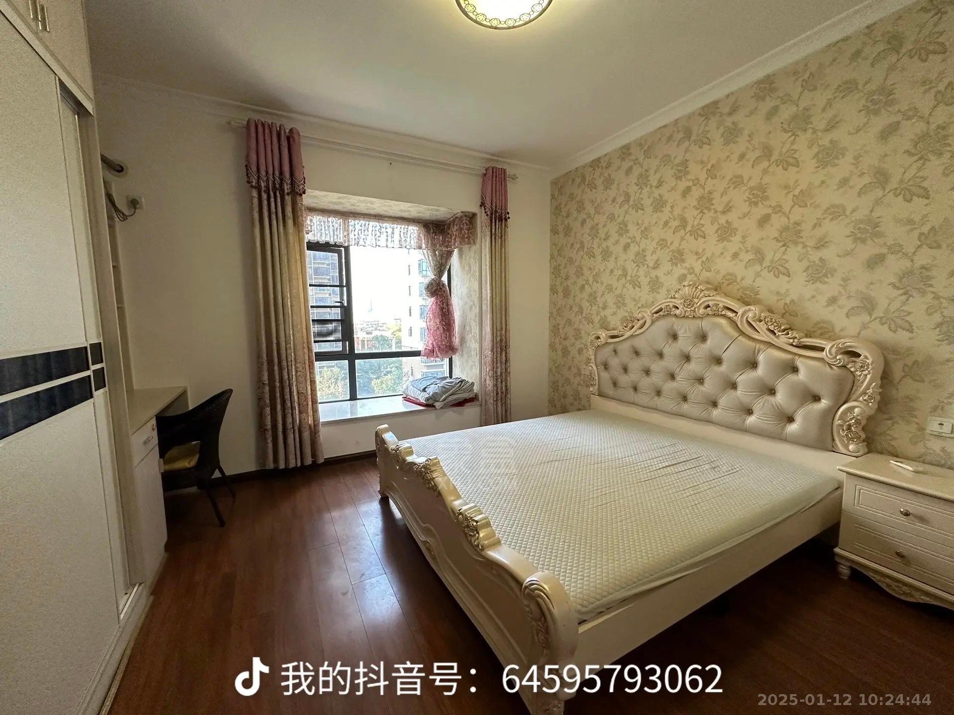 华晨御园  3室2厅2卫    2000.0元/月 华晨御园  3室2厅2卫    2000.0元/月室内图1