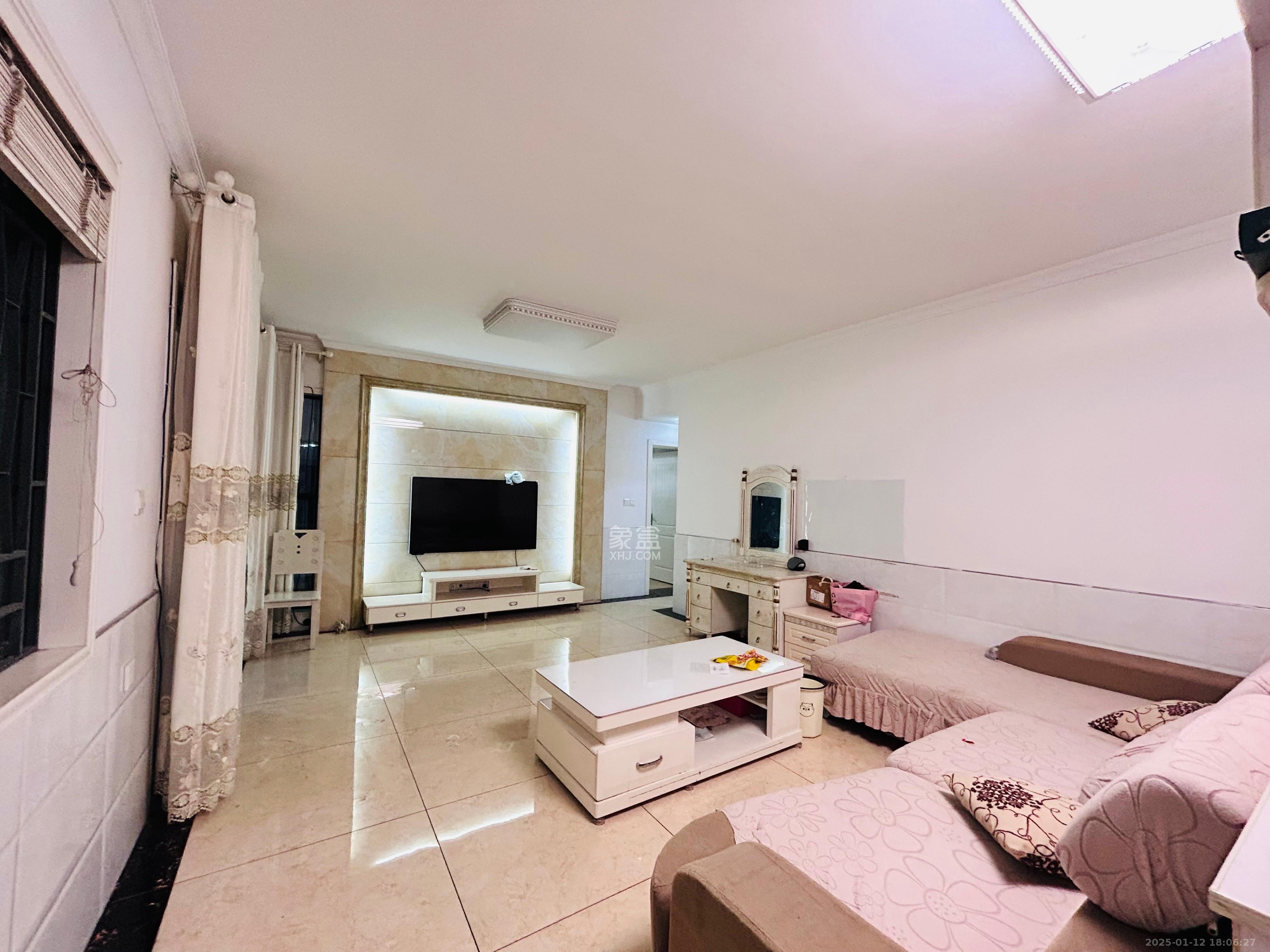 蓝山郡 3室2厅2卫 2000.0元/月 蓝山郡 3室2厅2卫 2000.0元/月室内图