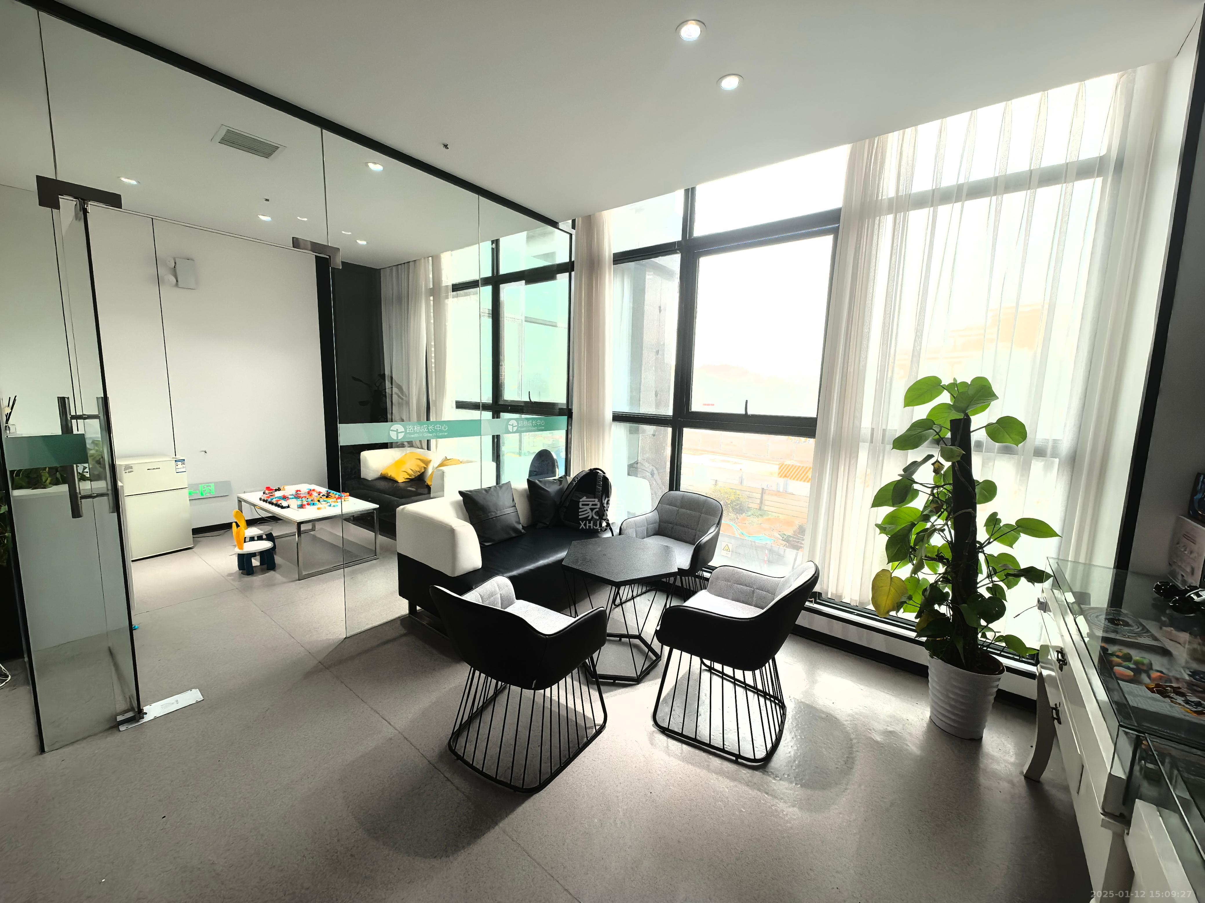 华翼府   700.0㎡      15000.0元/月室内图