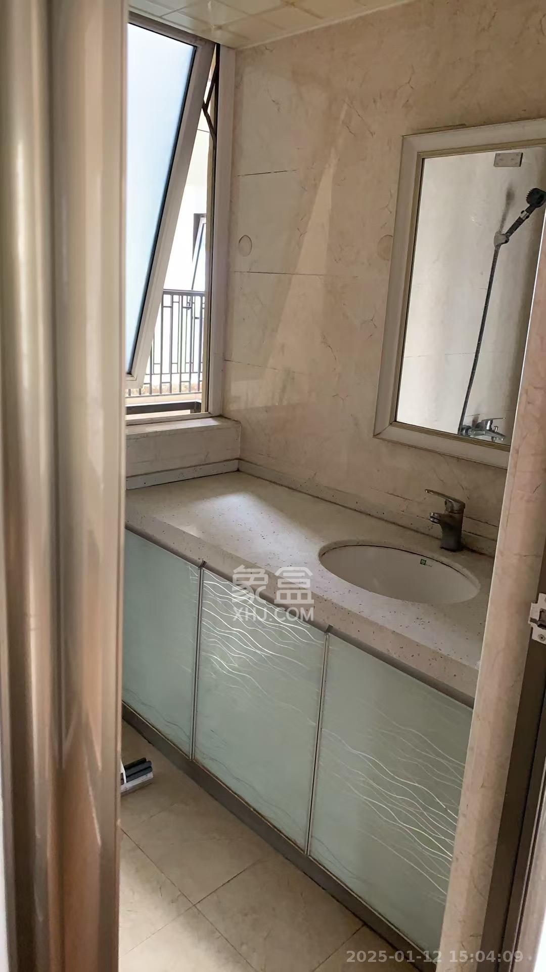 绿地之窗 1室2厅0卫 2500.0元/月 绿地之窗 1室2厅0卫 2500.0元/月室内图