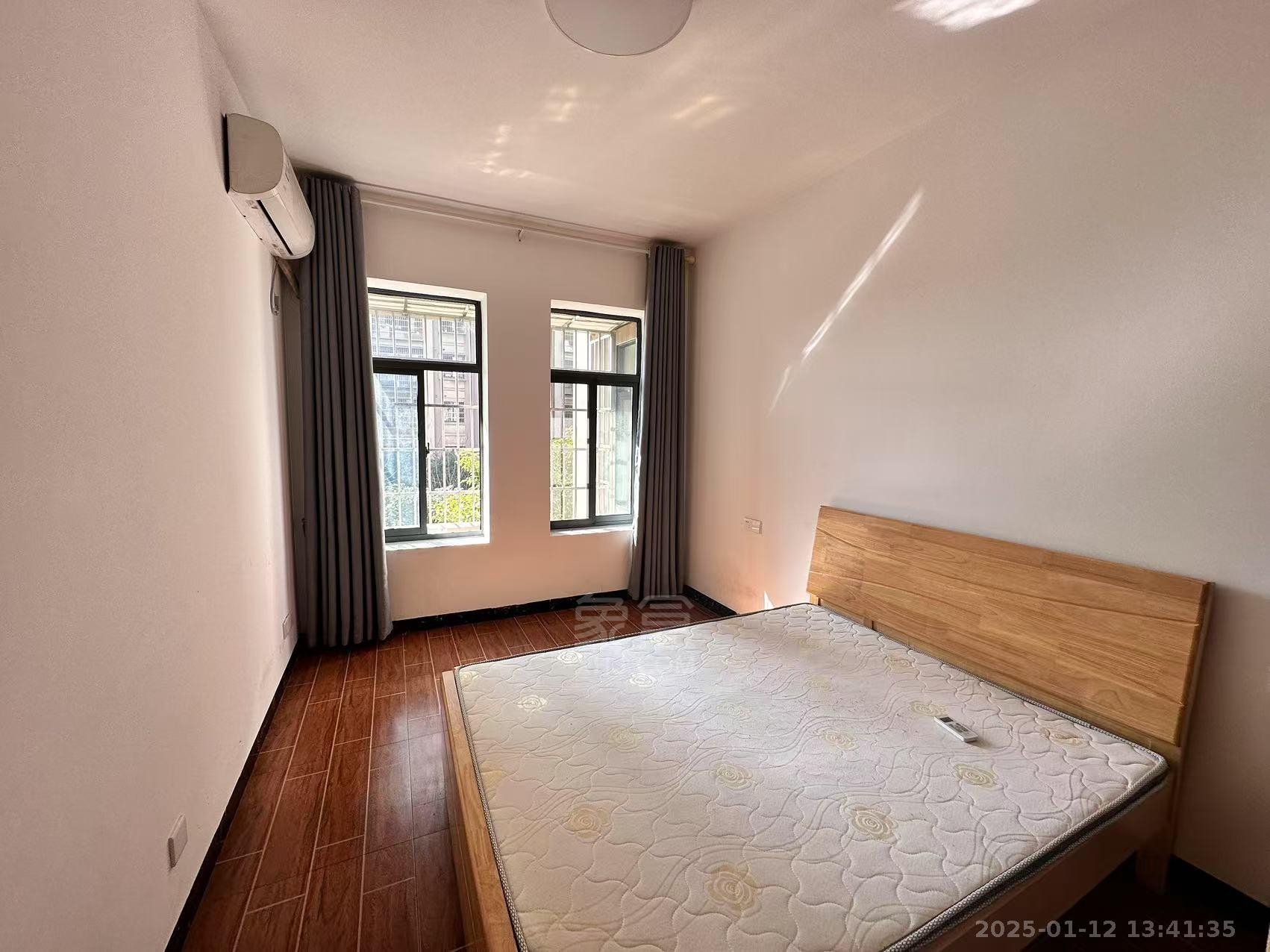 新塘家园安置小区 3室2厅2卫 1800.0元/月 新塘家园安置小区 3室2厅2卫 1800.0元/月室内图