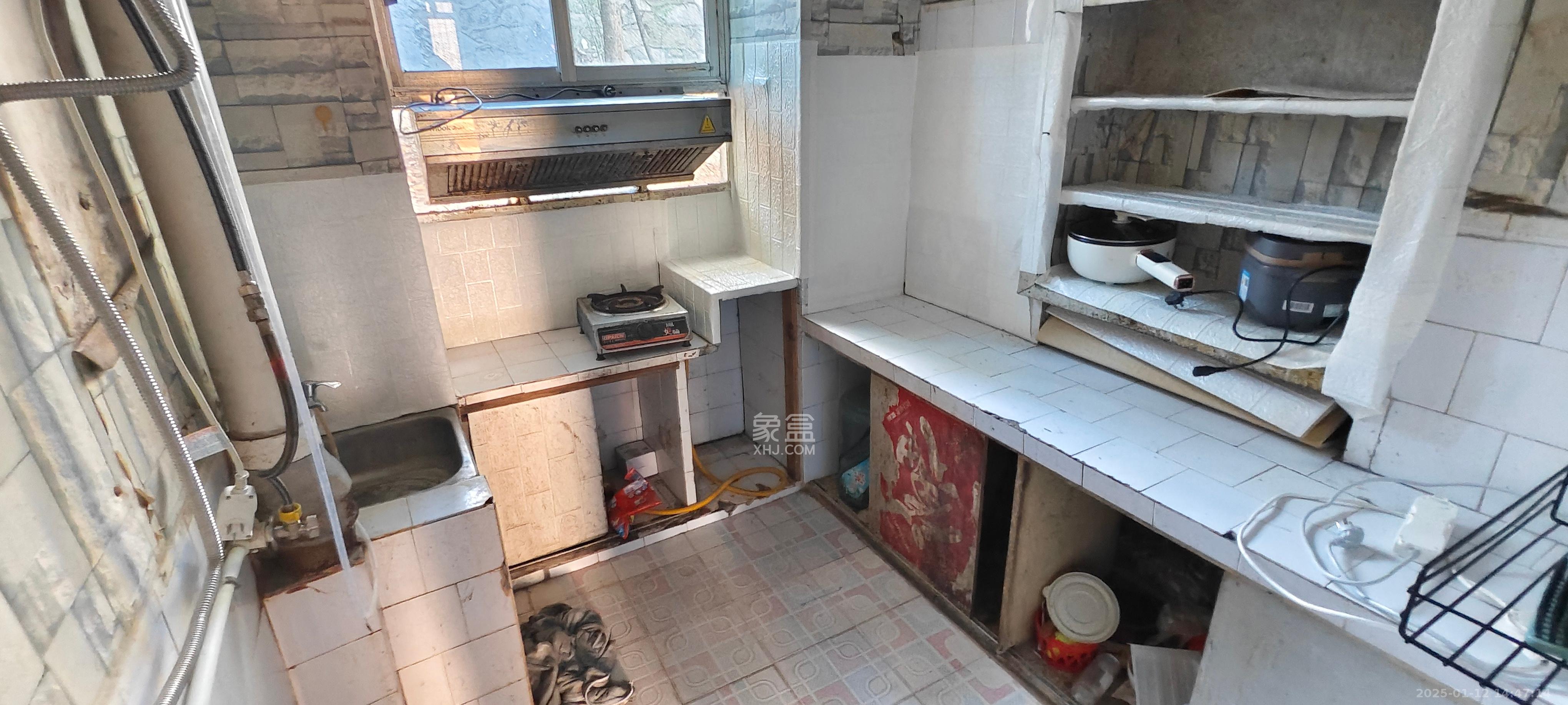 望岳村  2室1厅1卫   1100.00元/月室内图