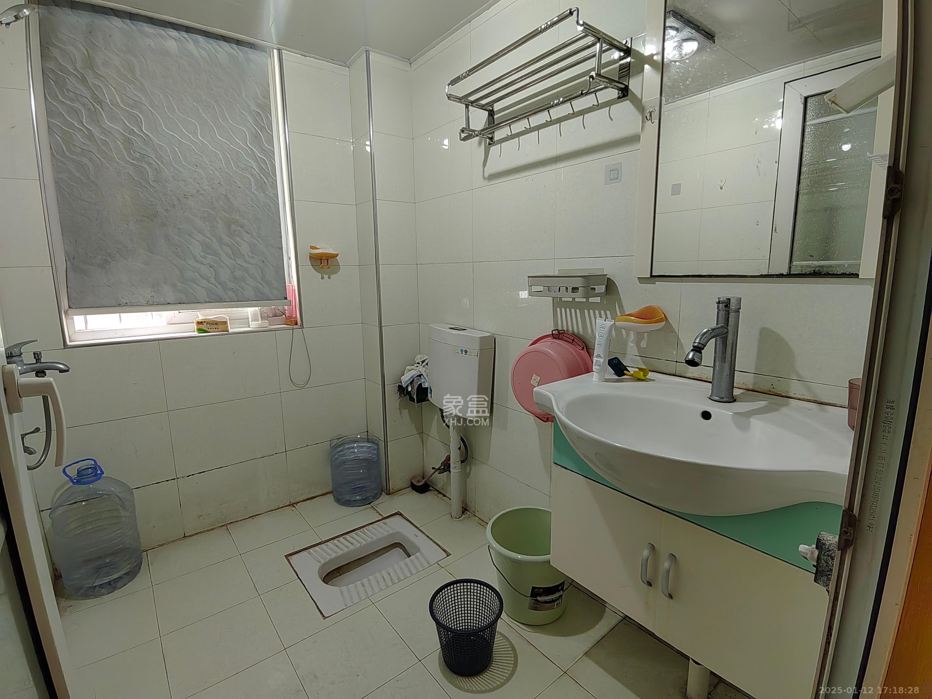 世景华庭 2室2厅1卫 1600.0元/月 世景华庭 2室2厅1卫 1600.0元/月室内图