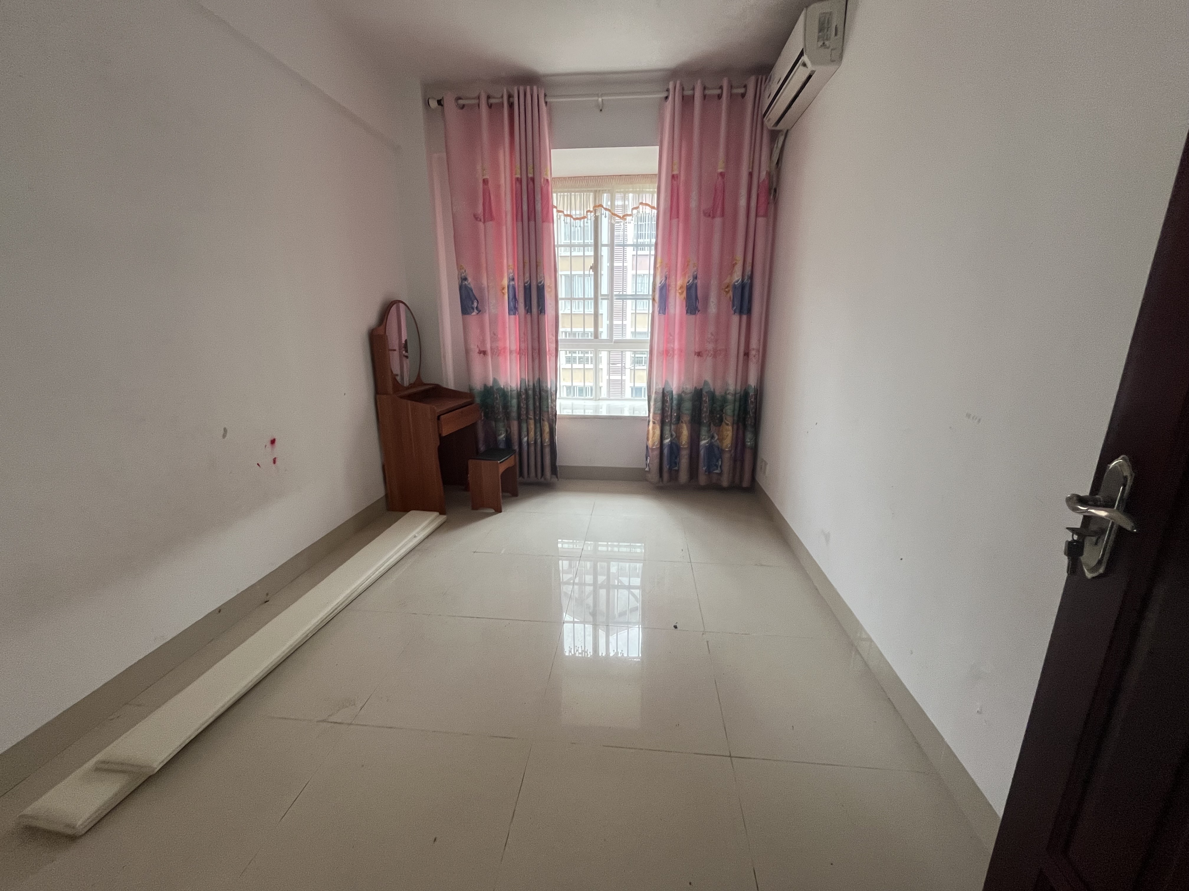 天上人间 3室2厅2卫 180.0万 天上人间 3室2厅2卫 180.0万室内图