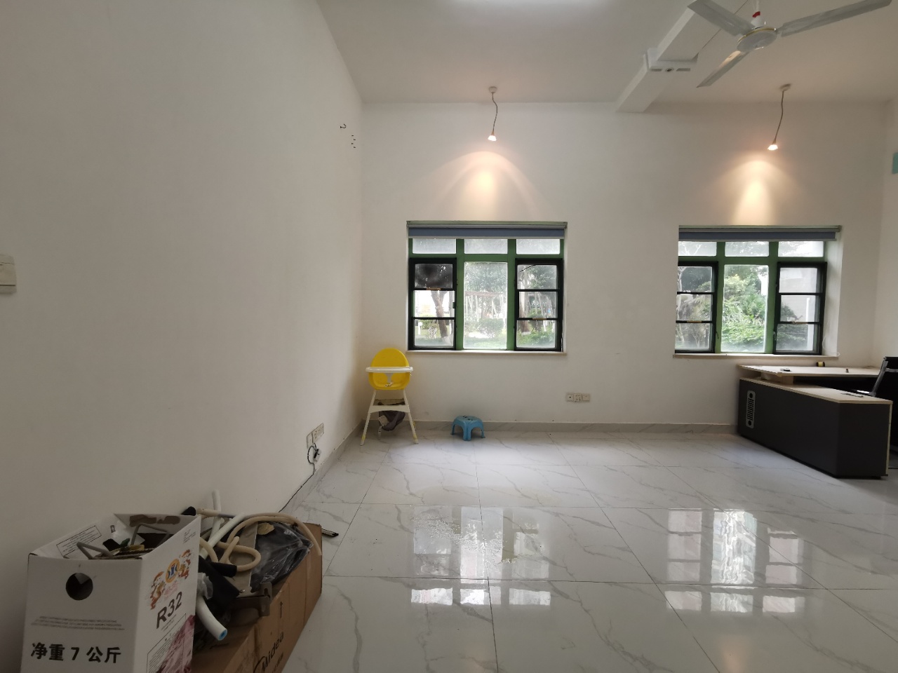 置地花园 4室2厅1卫 150.0万 置地花园 4室2厅1卫 150.0万客厅